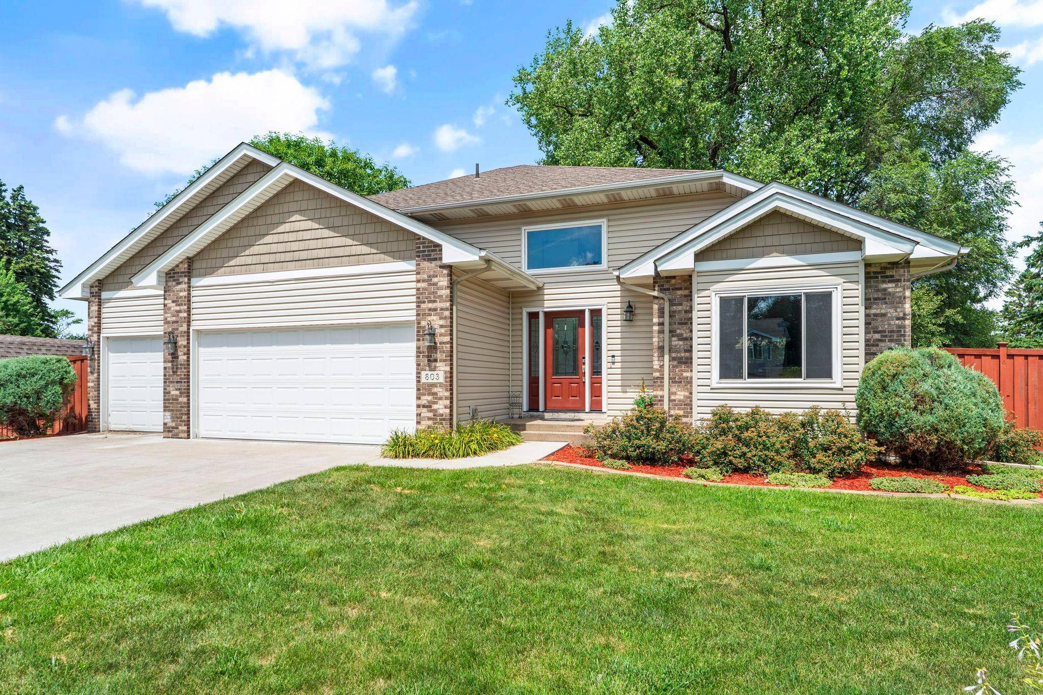 803 102nd AVE NE, Blaine, MN 55434