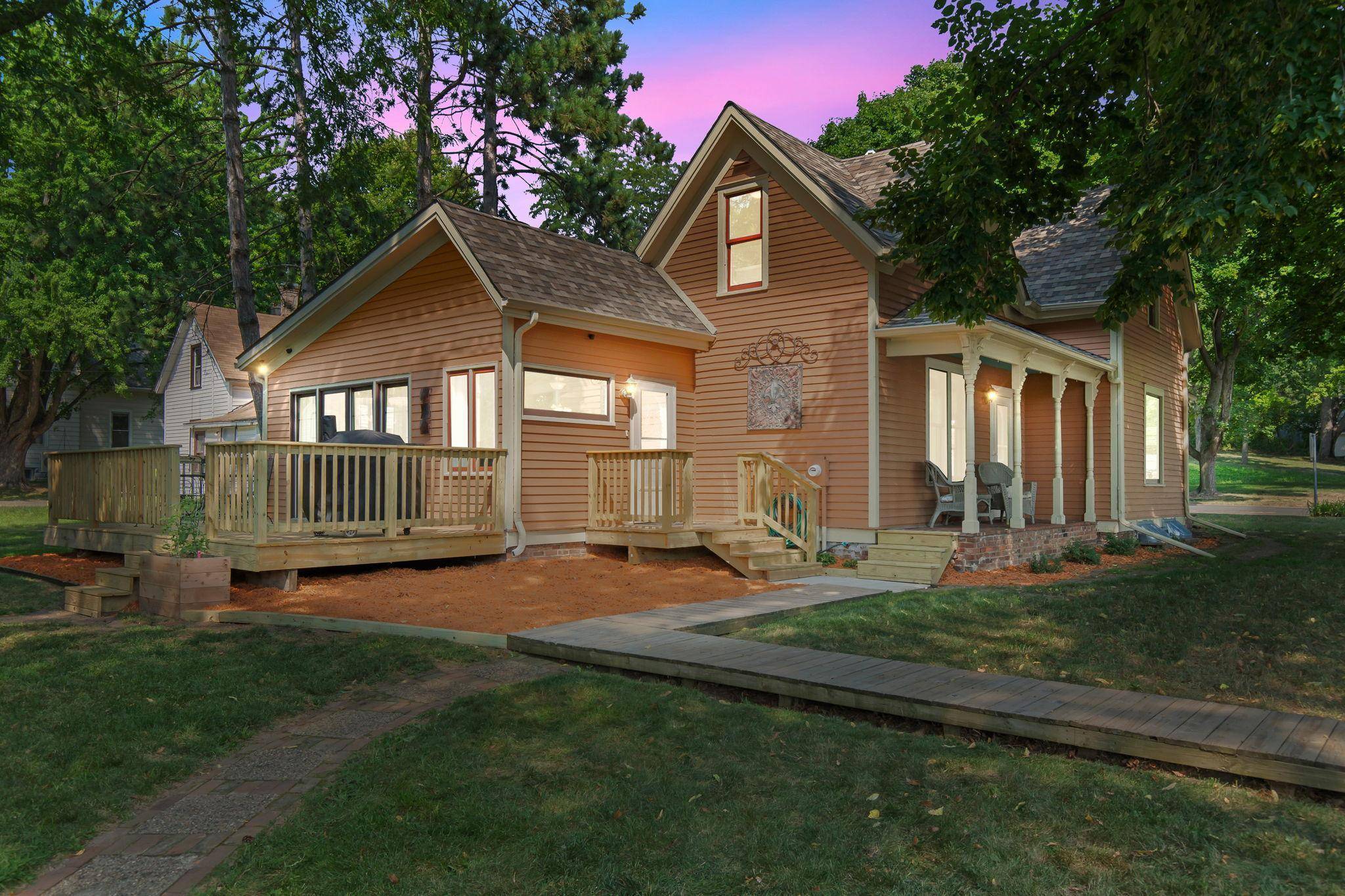 1221 10th ST E, Menomonie, WI 54751
