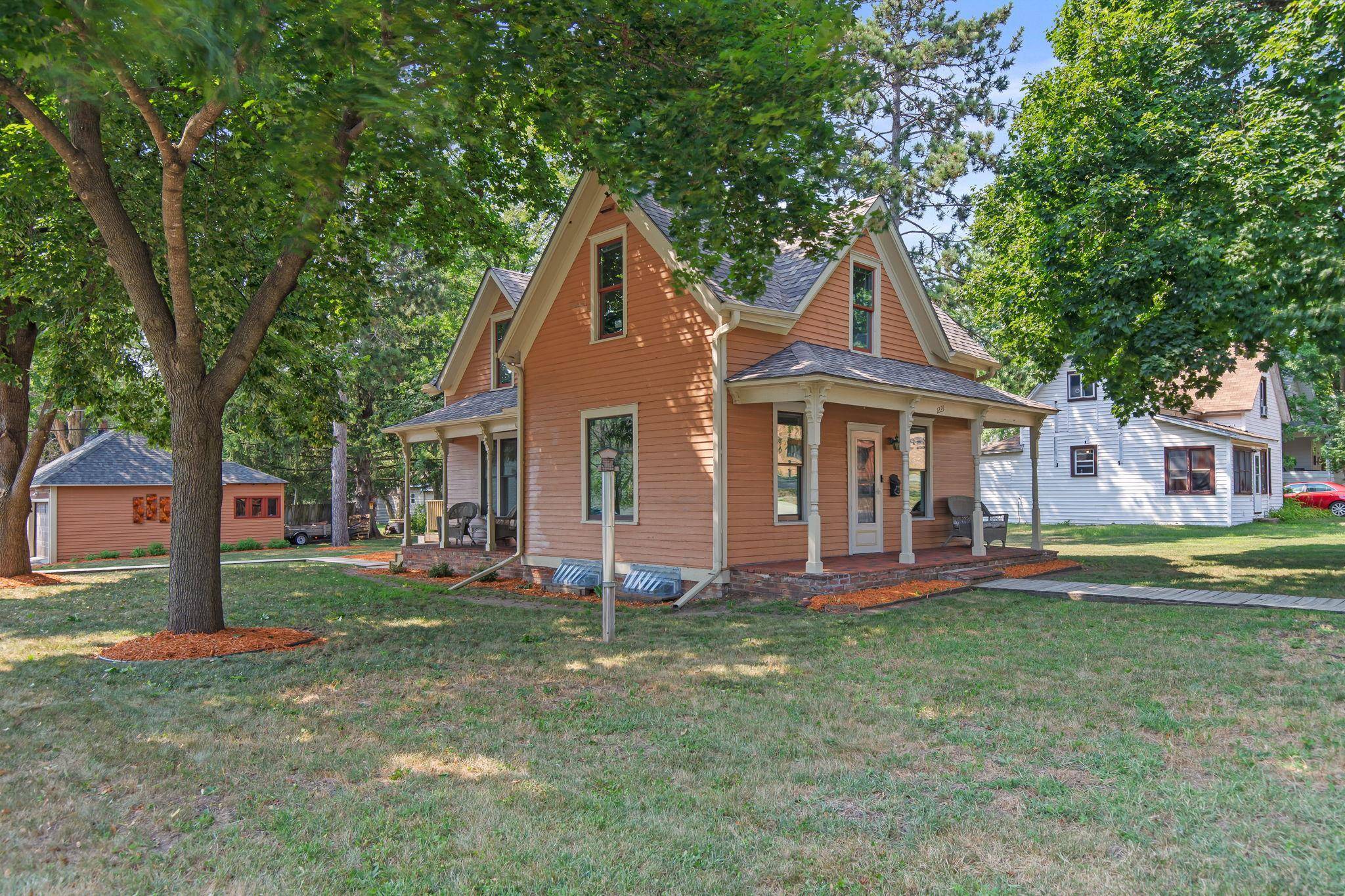 1221 10th ST E, Menomonie, WI 54751