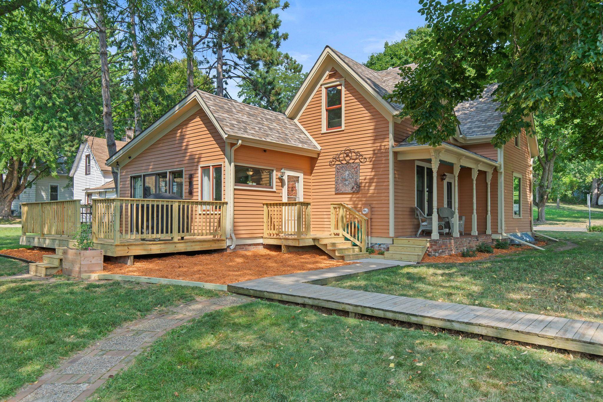 1221 10th ST E, Menomonie, WI 54751