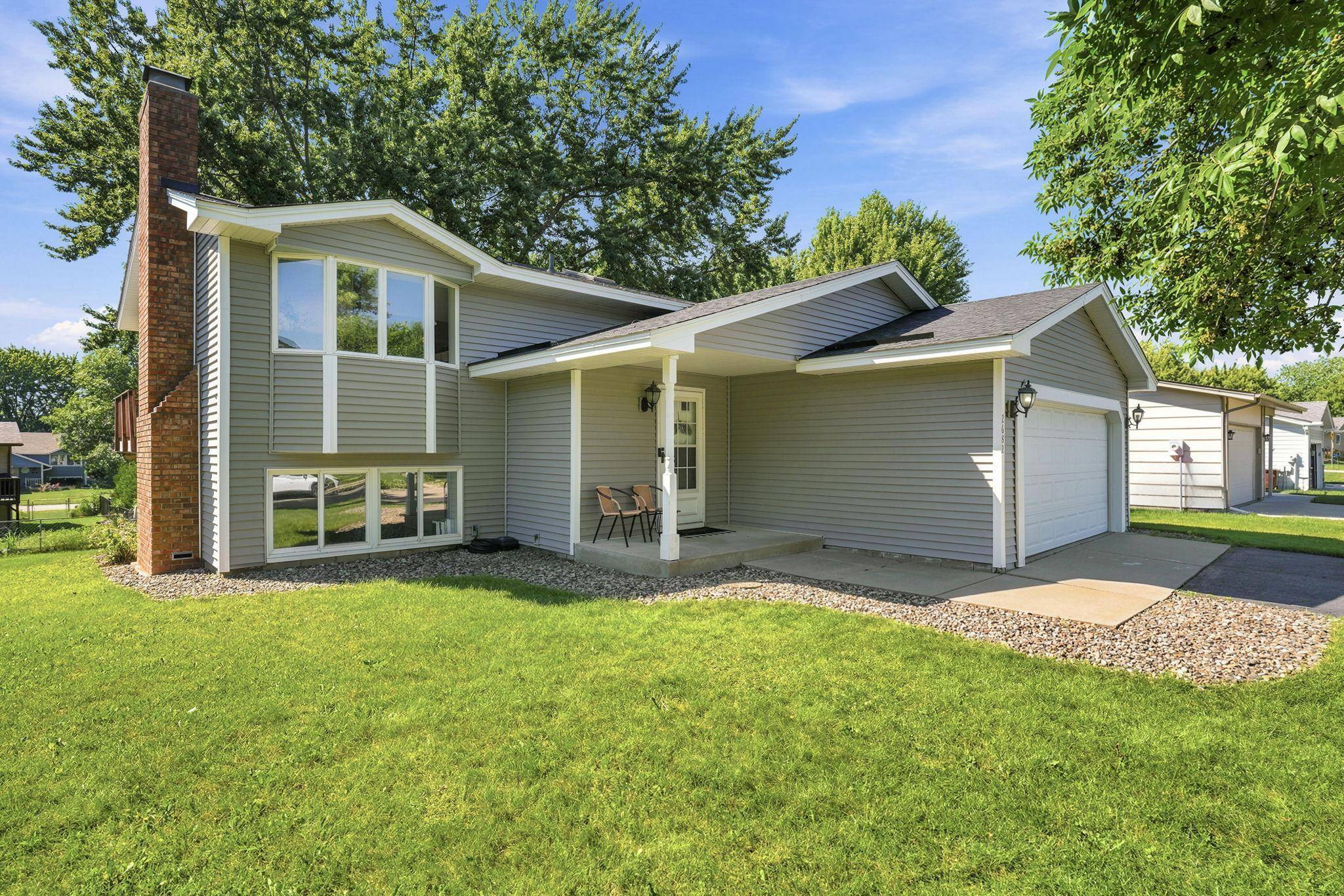 2682 Guthrie AVE N, Oakdale, MN 55128
