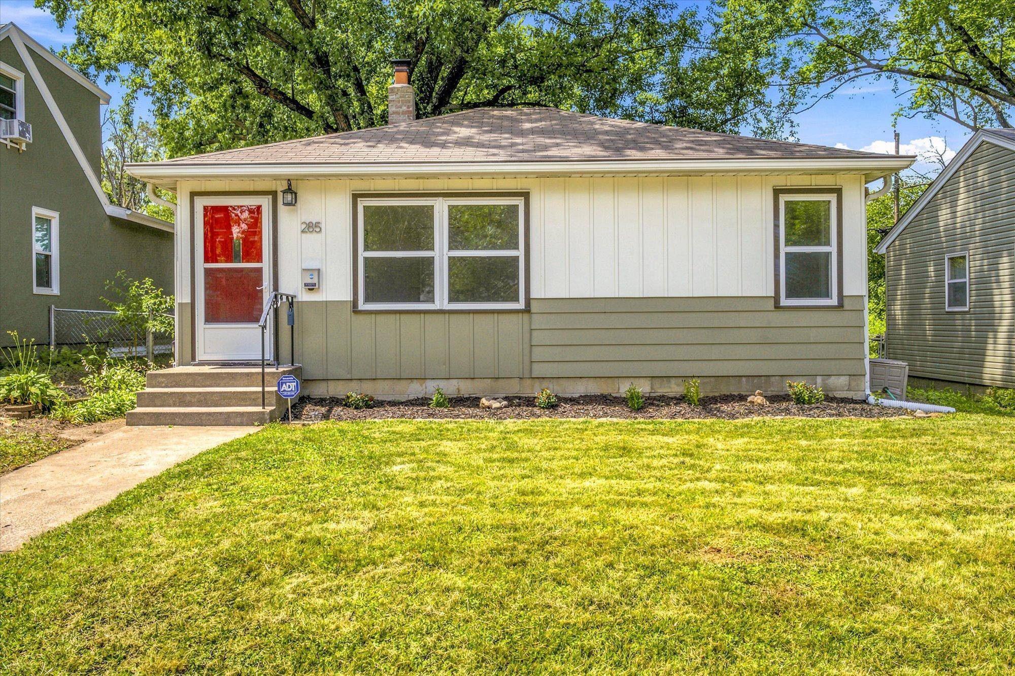 285 Hazelwood ST, Saint Paul, MN 55106