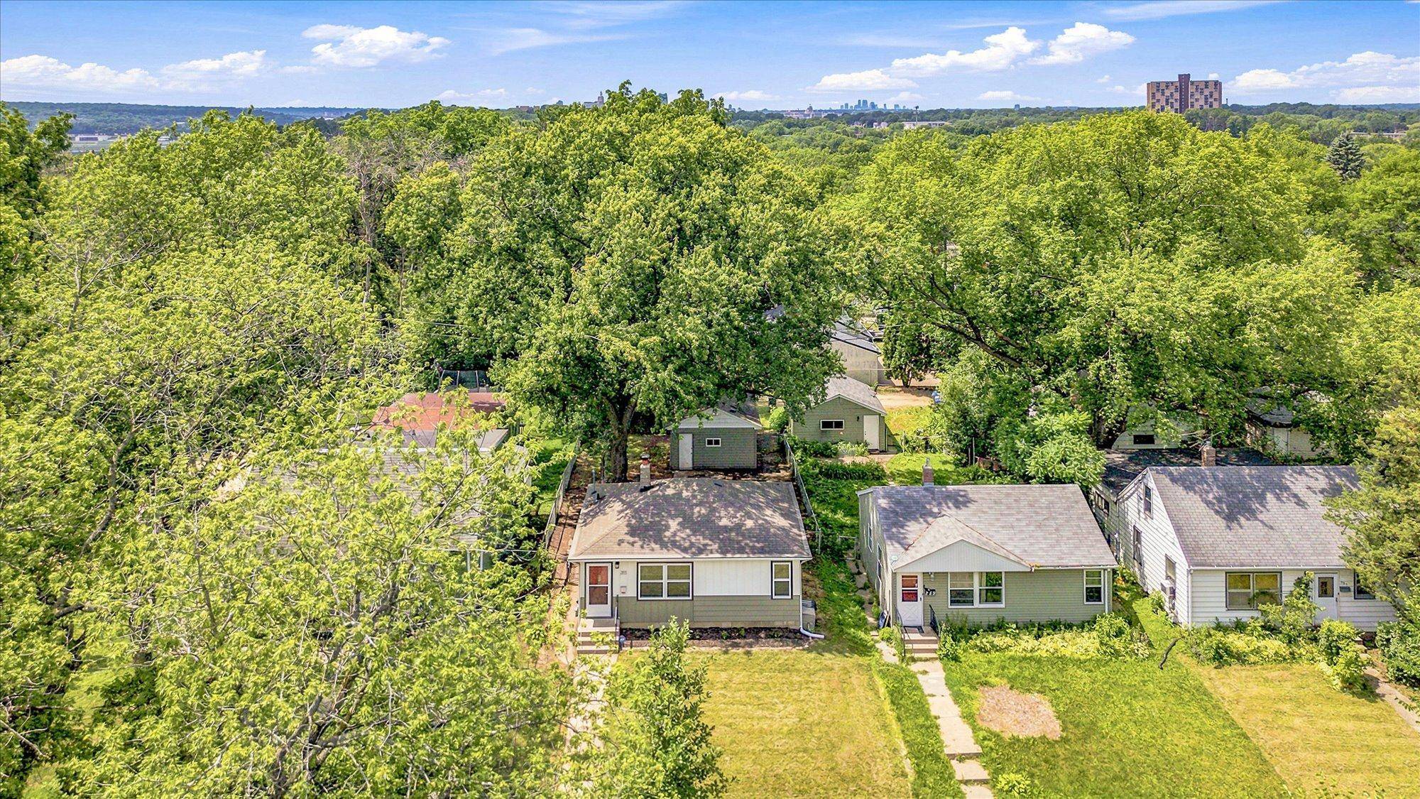 285 Hazelwood ST, Saint Paul, MN 55106