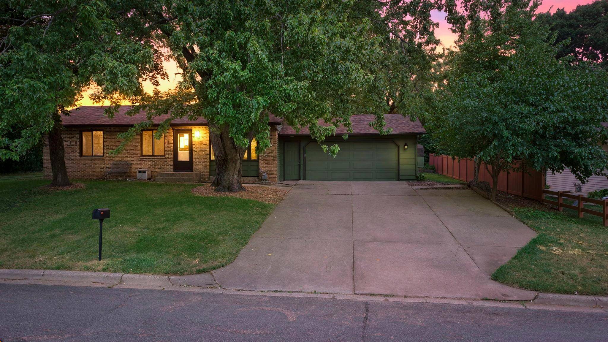 2865 Upper 79th CT E, Inver Grove Heights, MN 55076