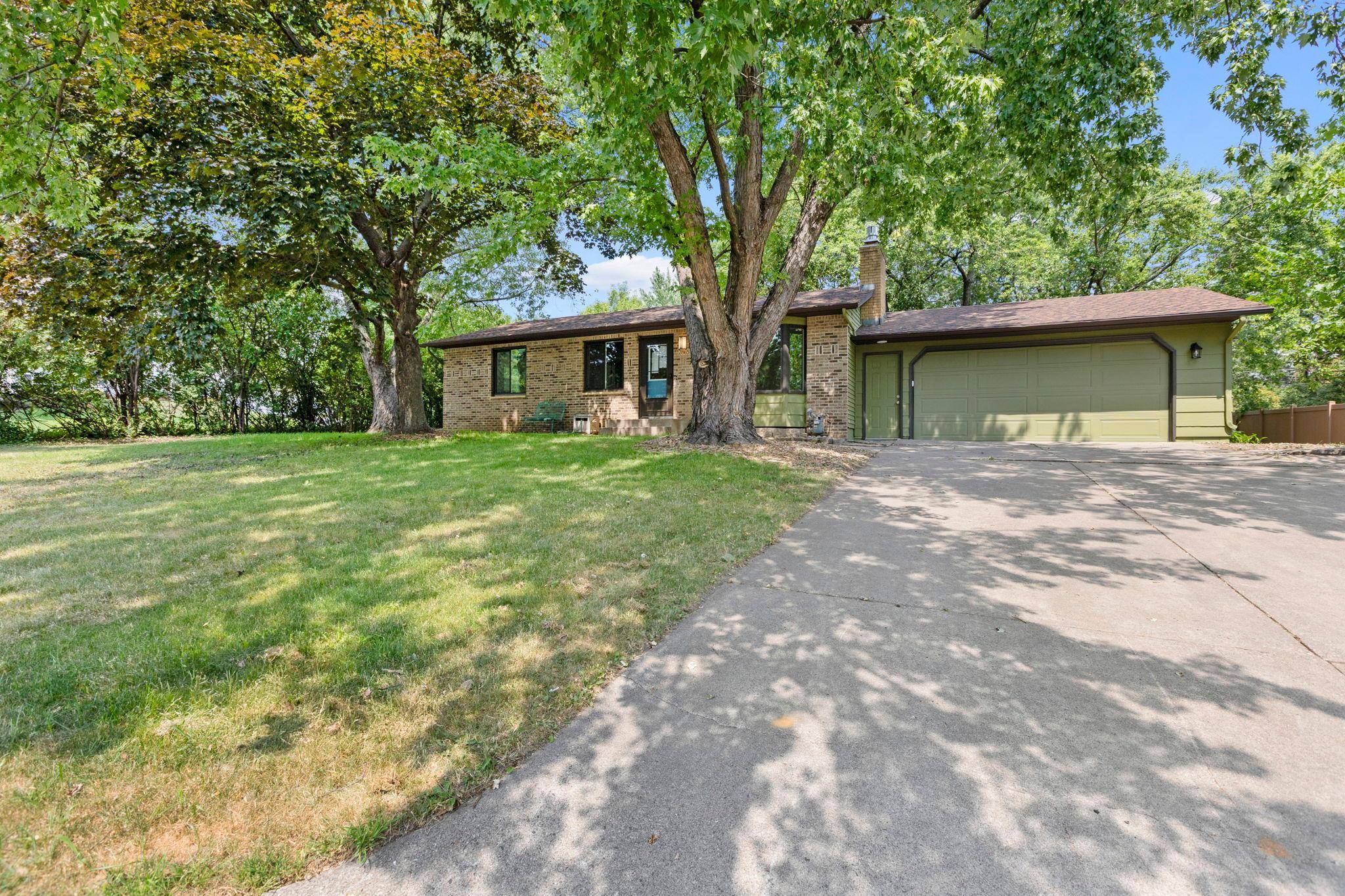2865 Upper 79th CT E, Inver Grove Heights, MN 55076