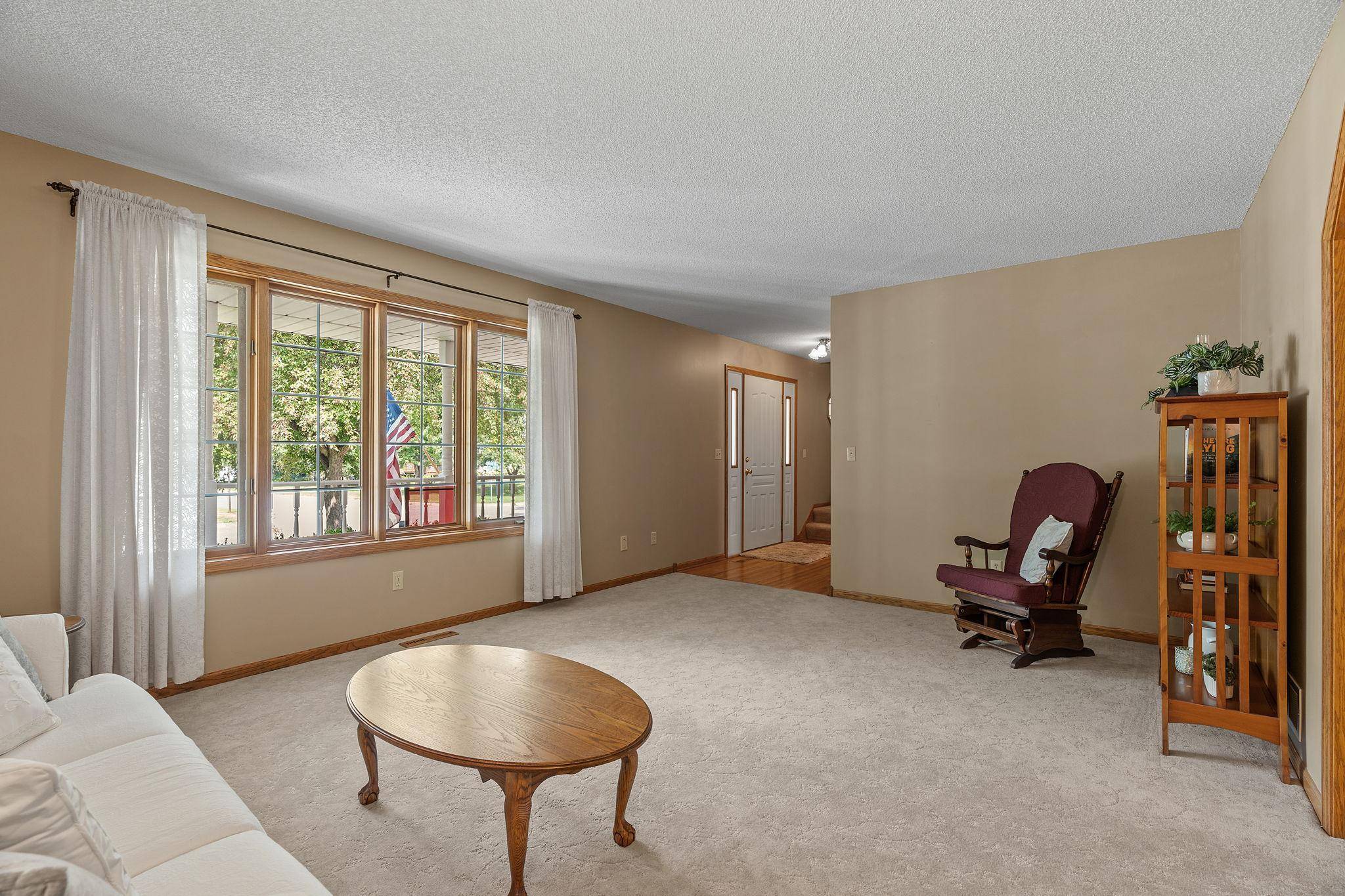 6427 Deerwood LN, Lino Lakes, MN 55014