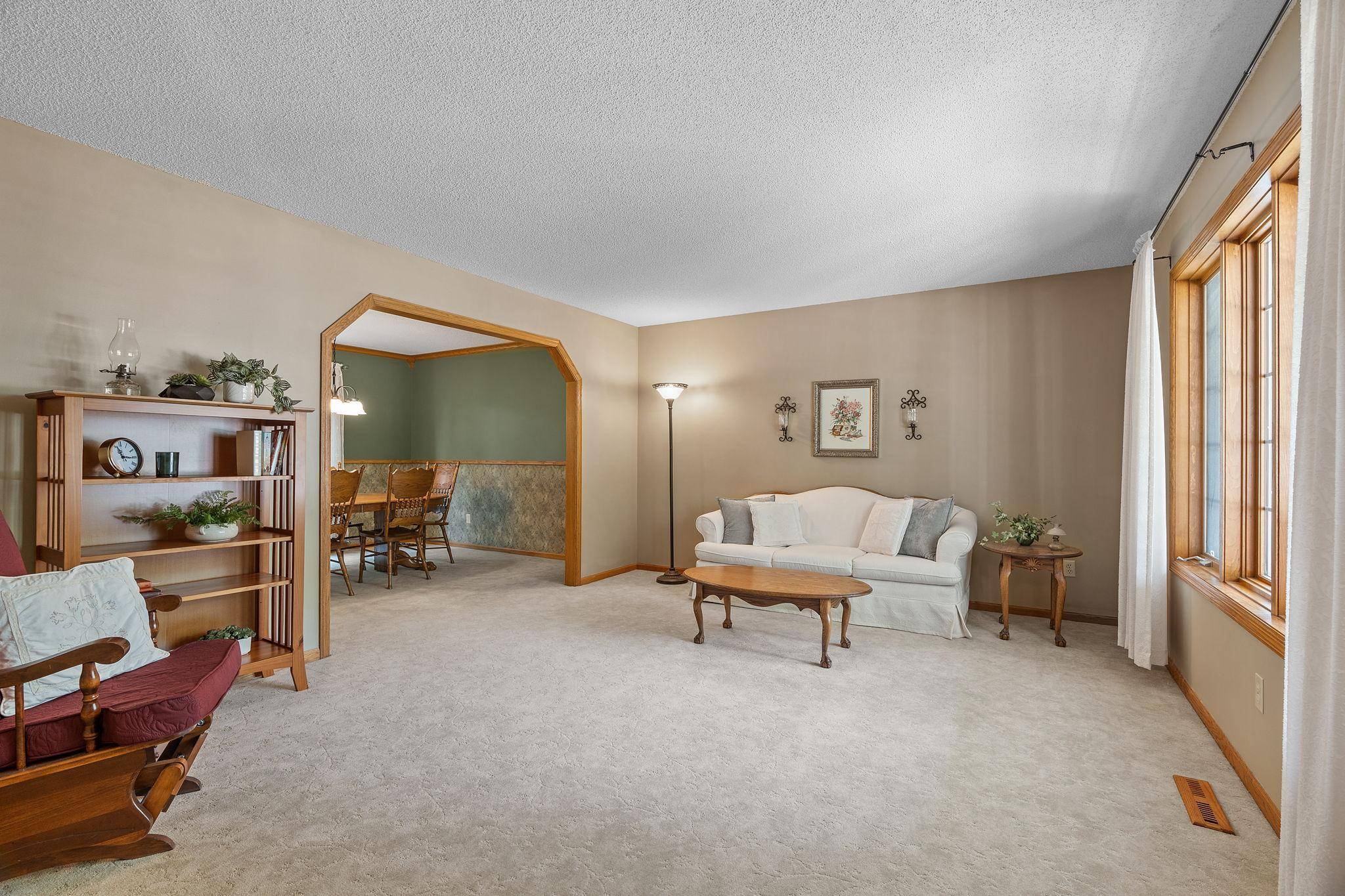 6427 Deerwood LN, Lino Lakes, MN 55014