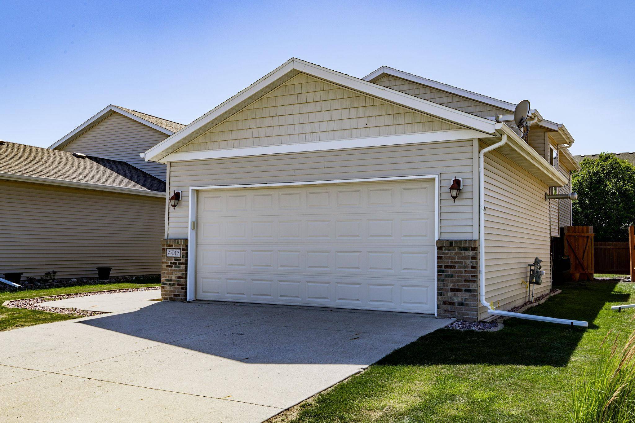 4017 9th ST S, Moorhead, MN 56560