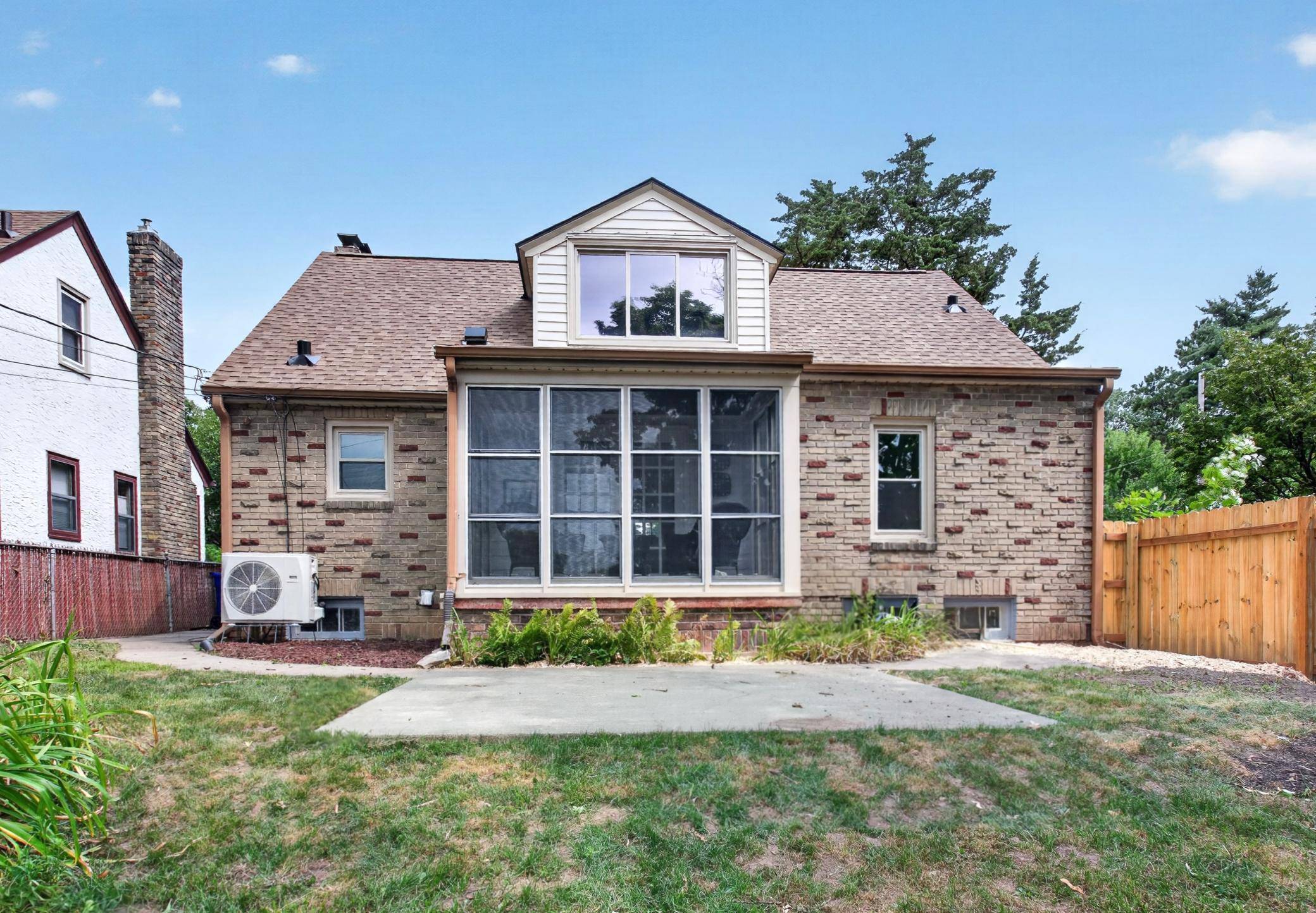 1100 Montana AVE W, Saint Paul, MN 55108
