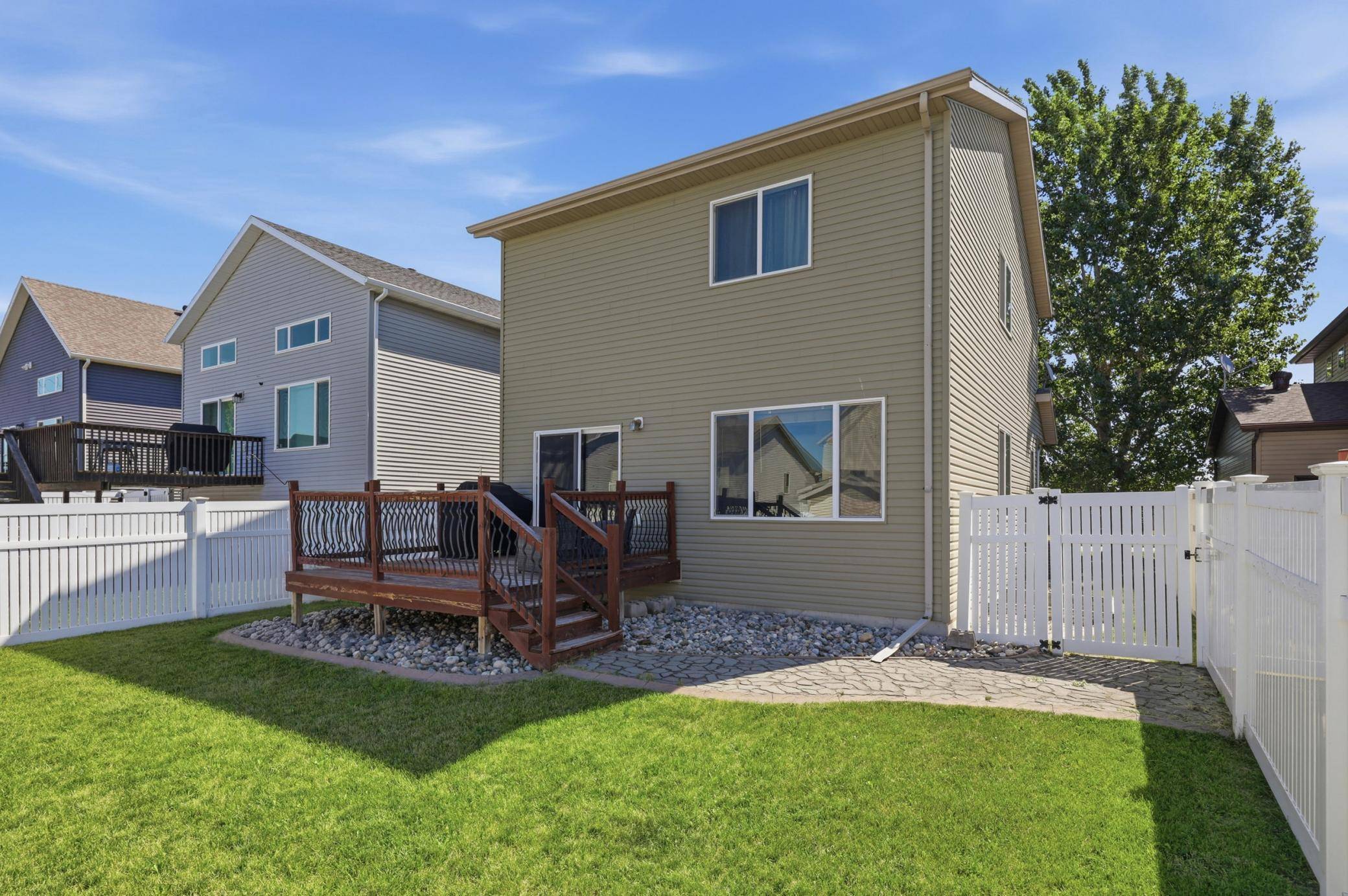 4873 53rd ST S, Fargo, ND 58104