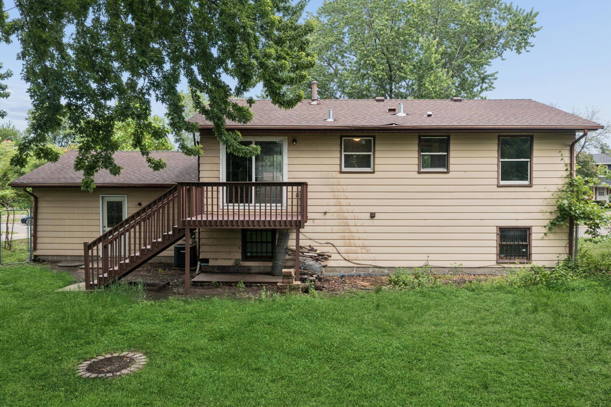 1613 Lyn Curve AVE N, Minneapolis, MN 55411