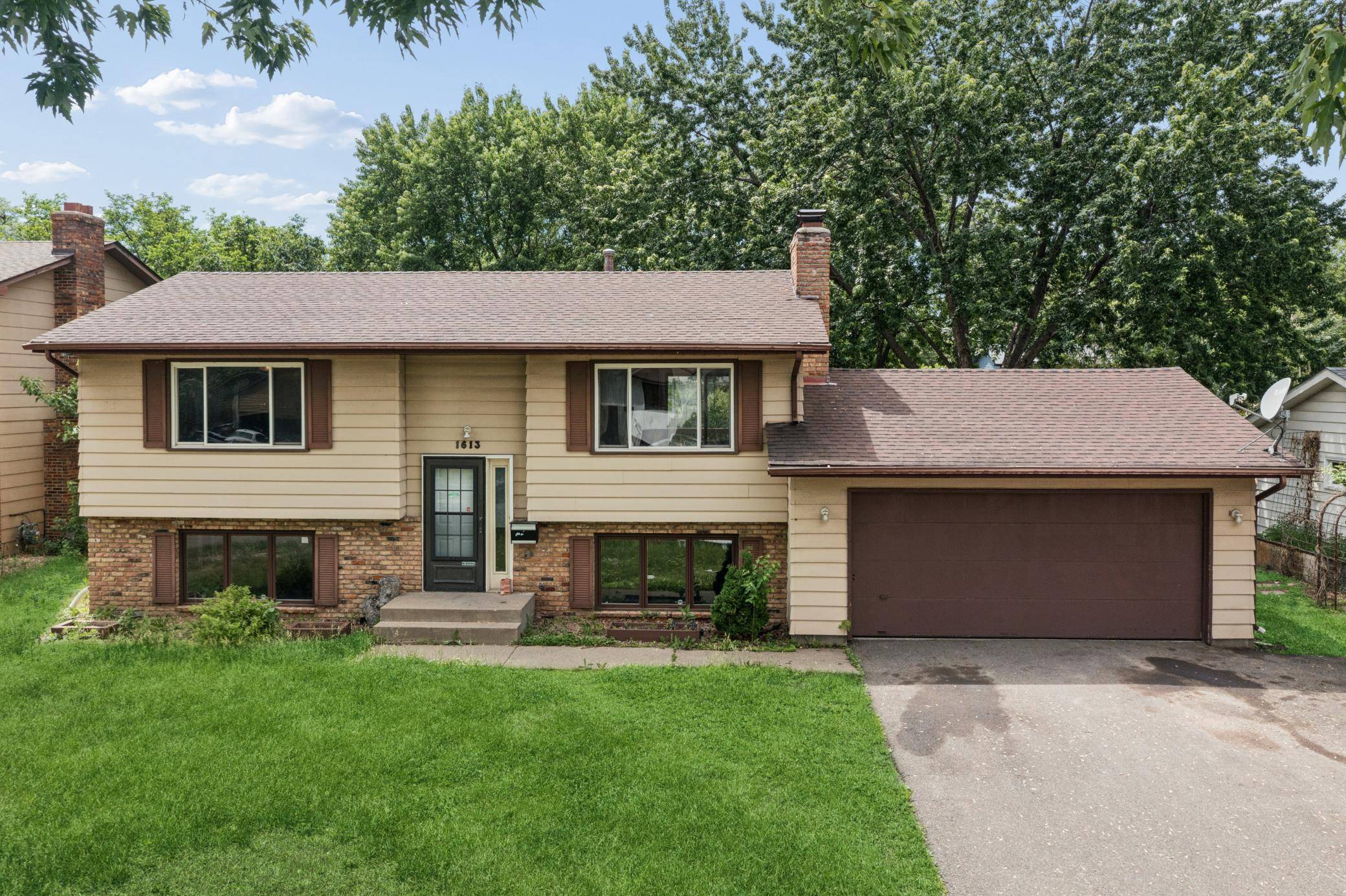 1613 Lyn Curve AVE N, Minneapolis, MN 55411