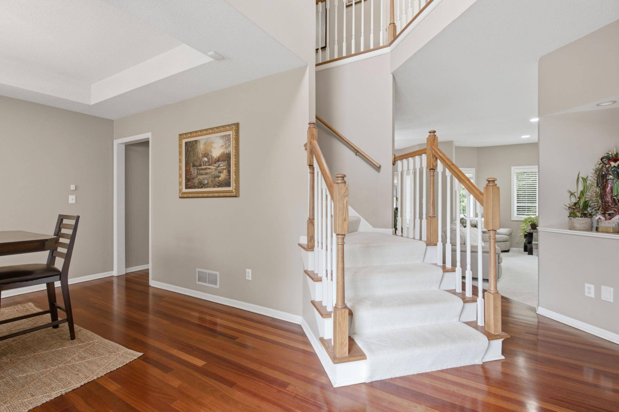 15016 Viewcrest LN, Burnsville, MN 55306