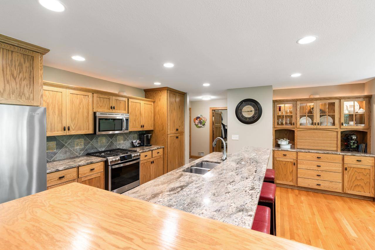 2934 Canyon RD, Chaska, MN 55318
