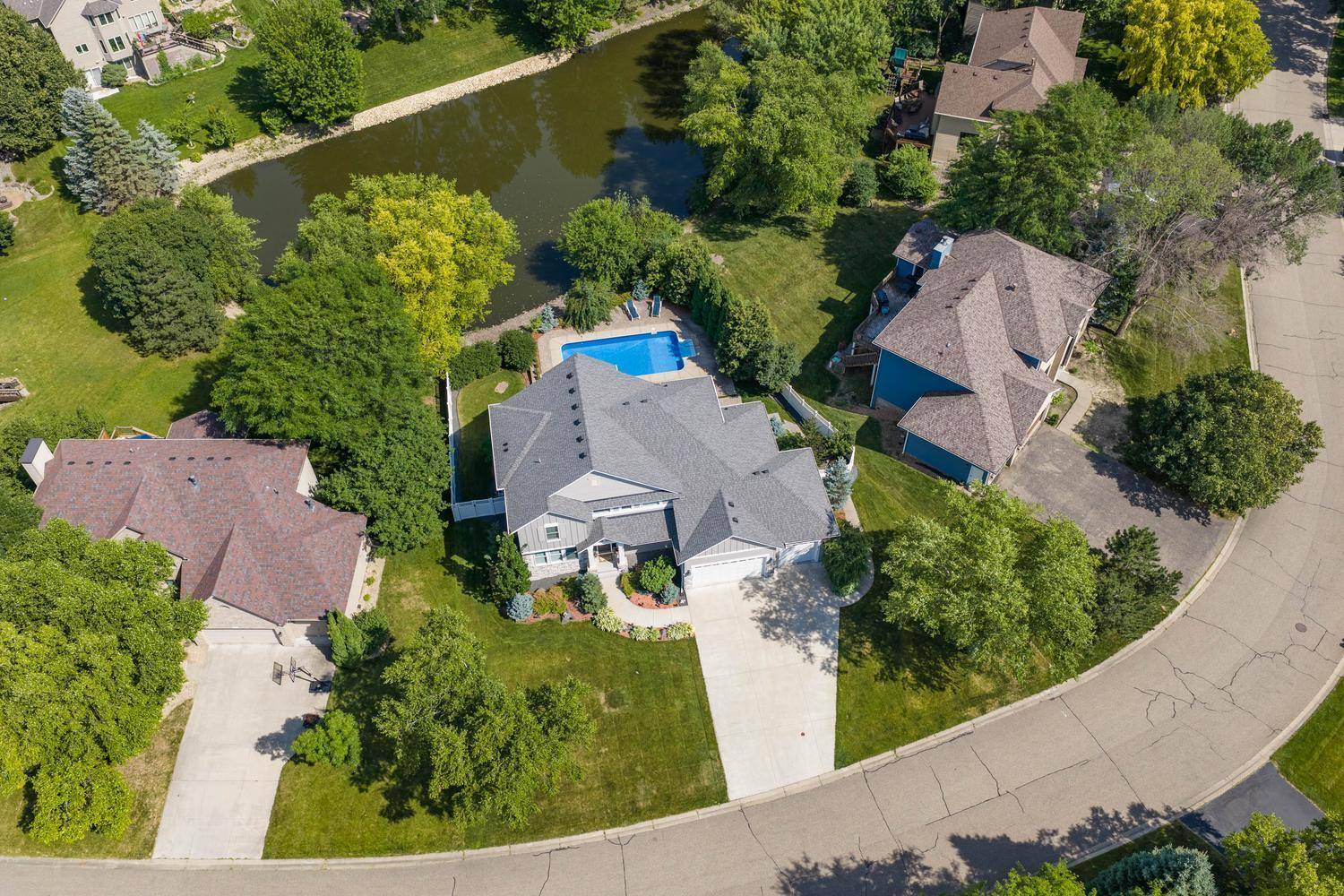 4650 Vinewood LN N, Plymouth, MN 55442