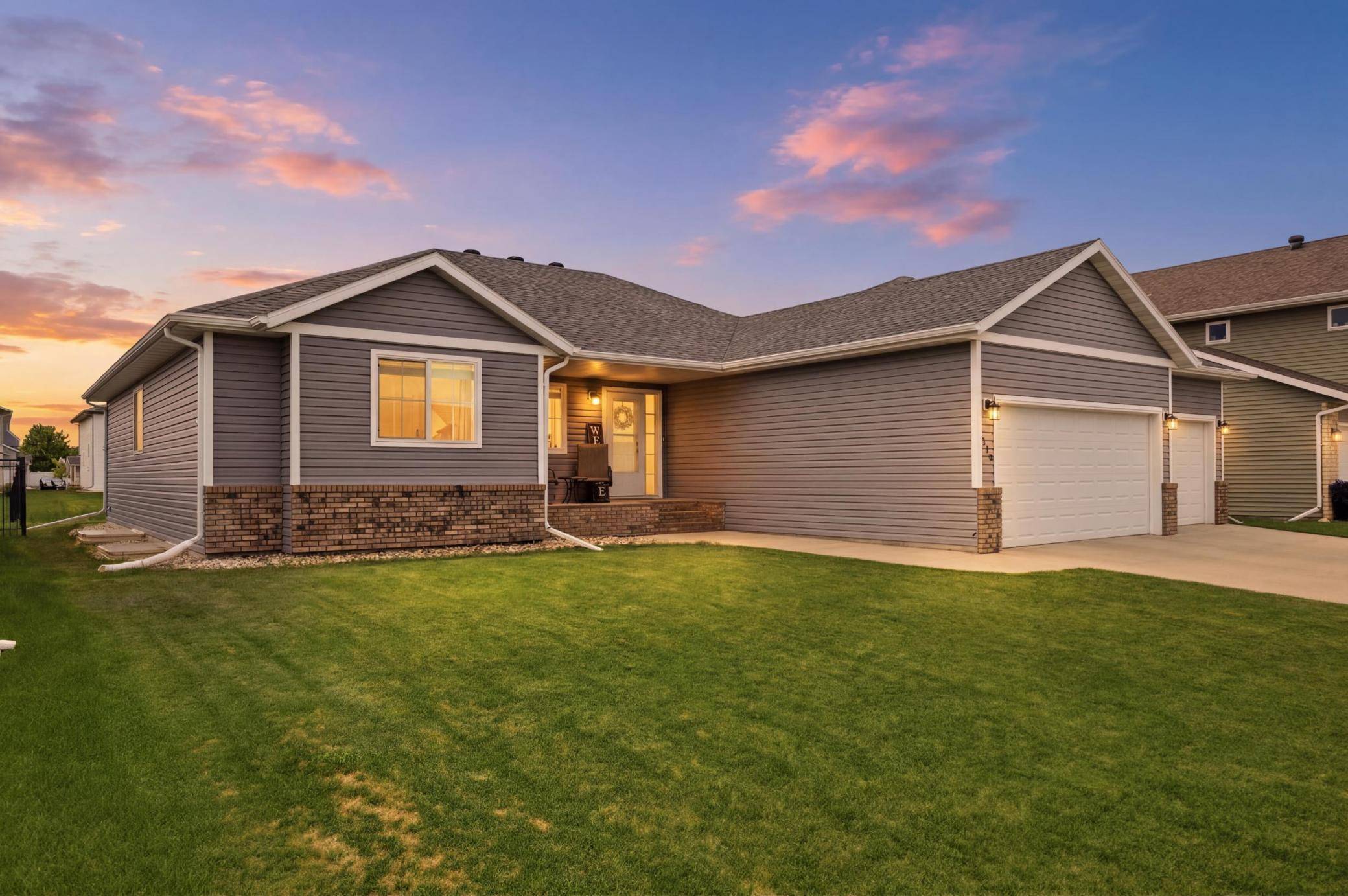 219 6th ST E, Horace, ND 58047