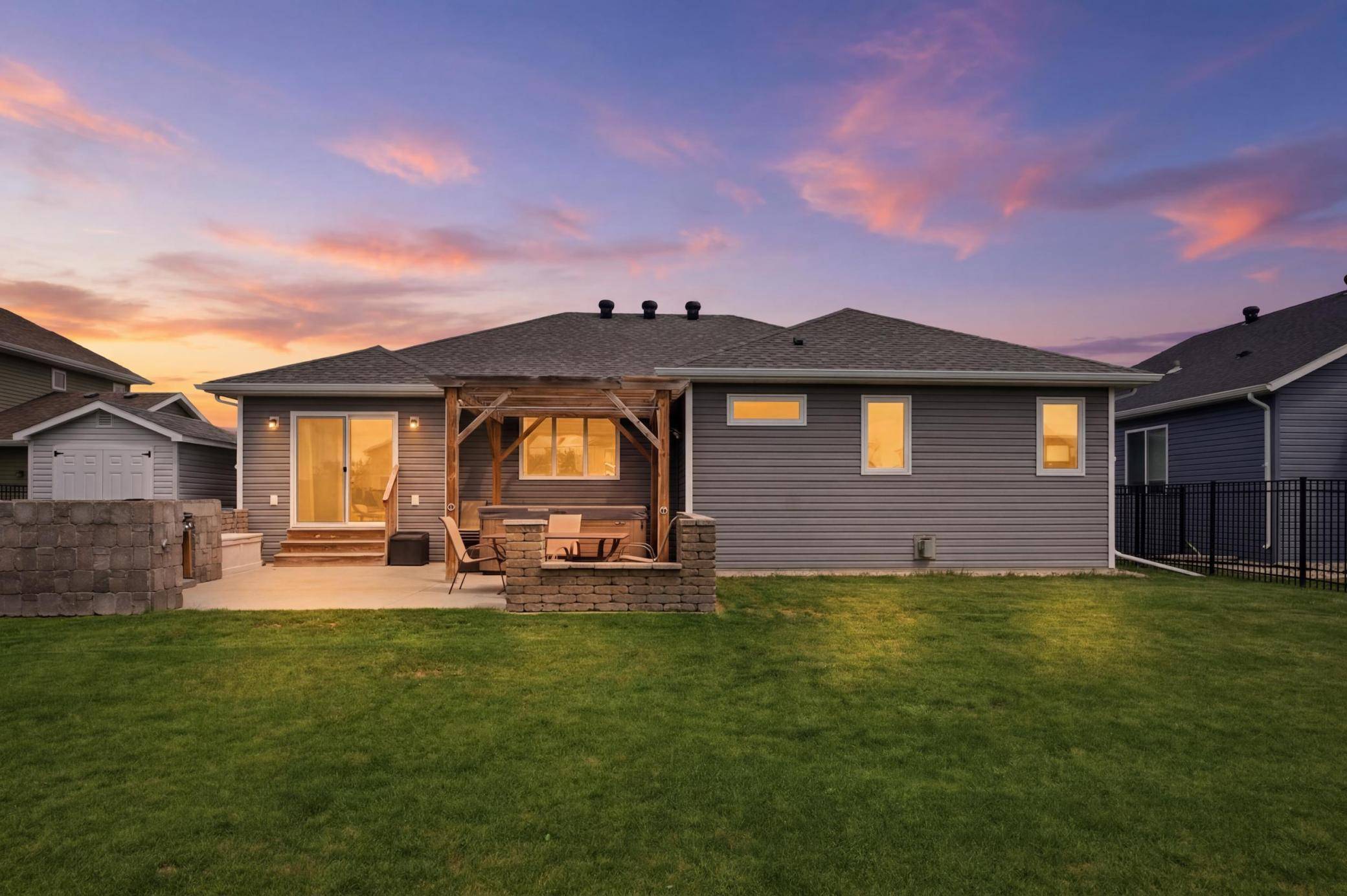 219 6th ST E, Horace, ND 58047