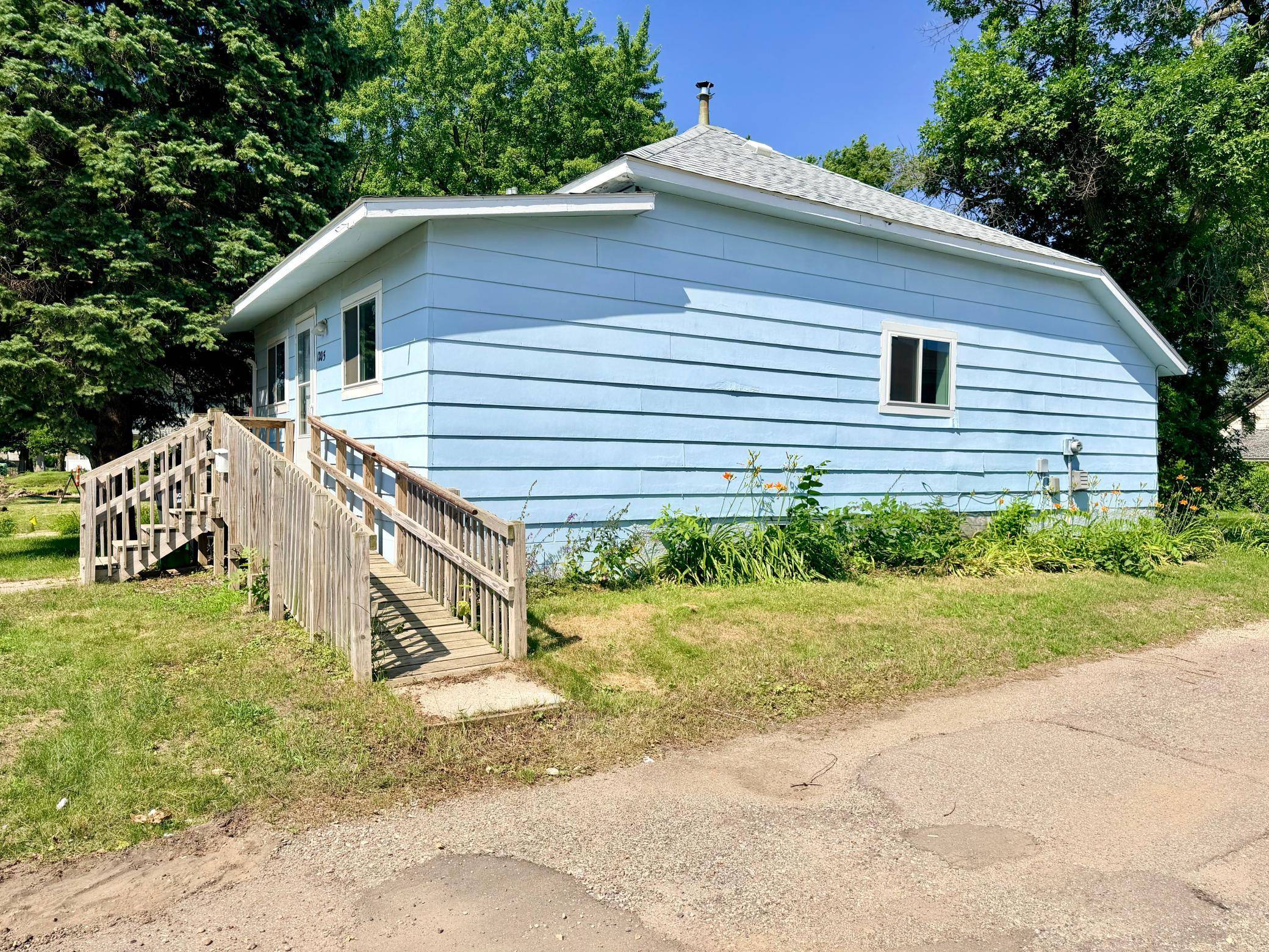 1205 6th AVE, Worthington, MN 56187
