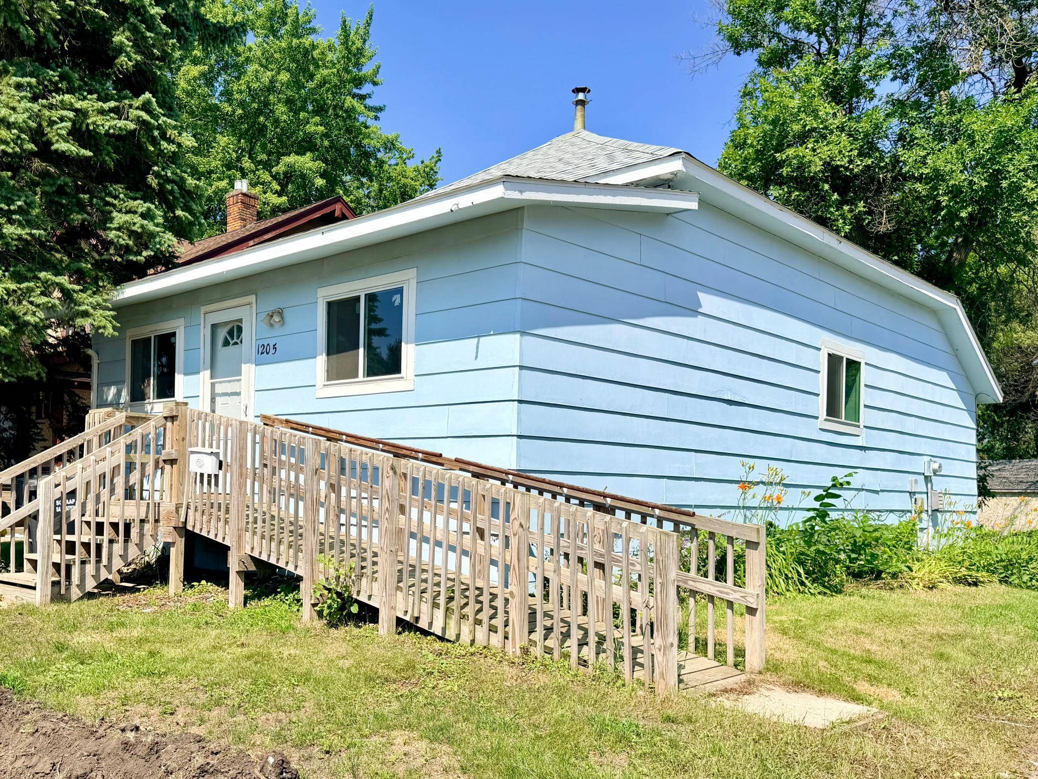 1205 6th AVE, Worthington, MN 56187