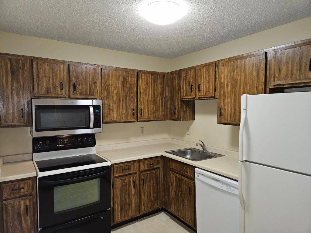 1855 Silver Bell RD #314, Eagan, MN 55122