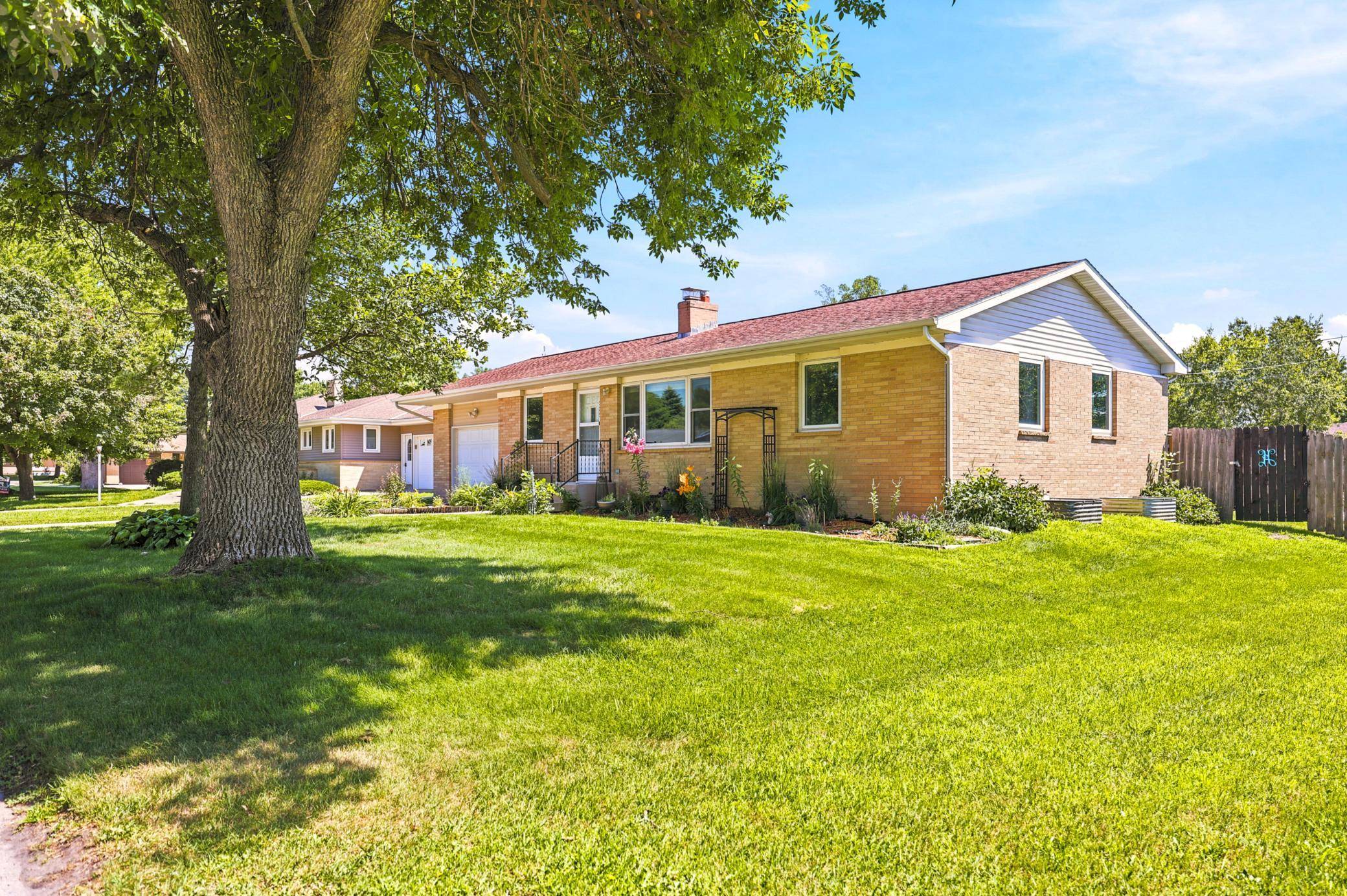 325 6th ST NW, Buffalo Lake, MN 55314