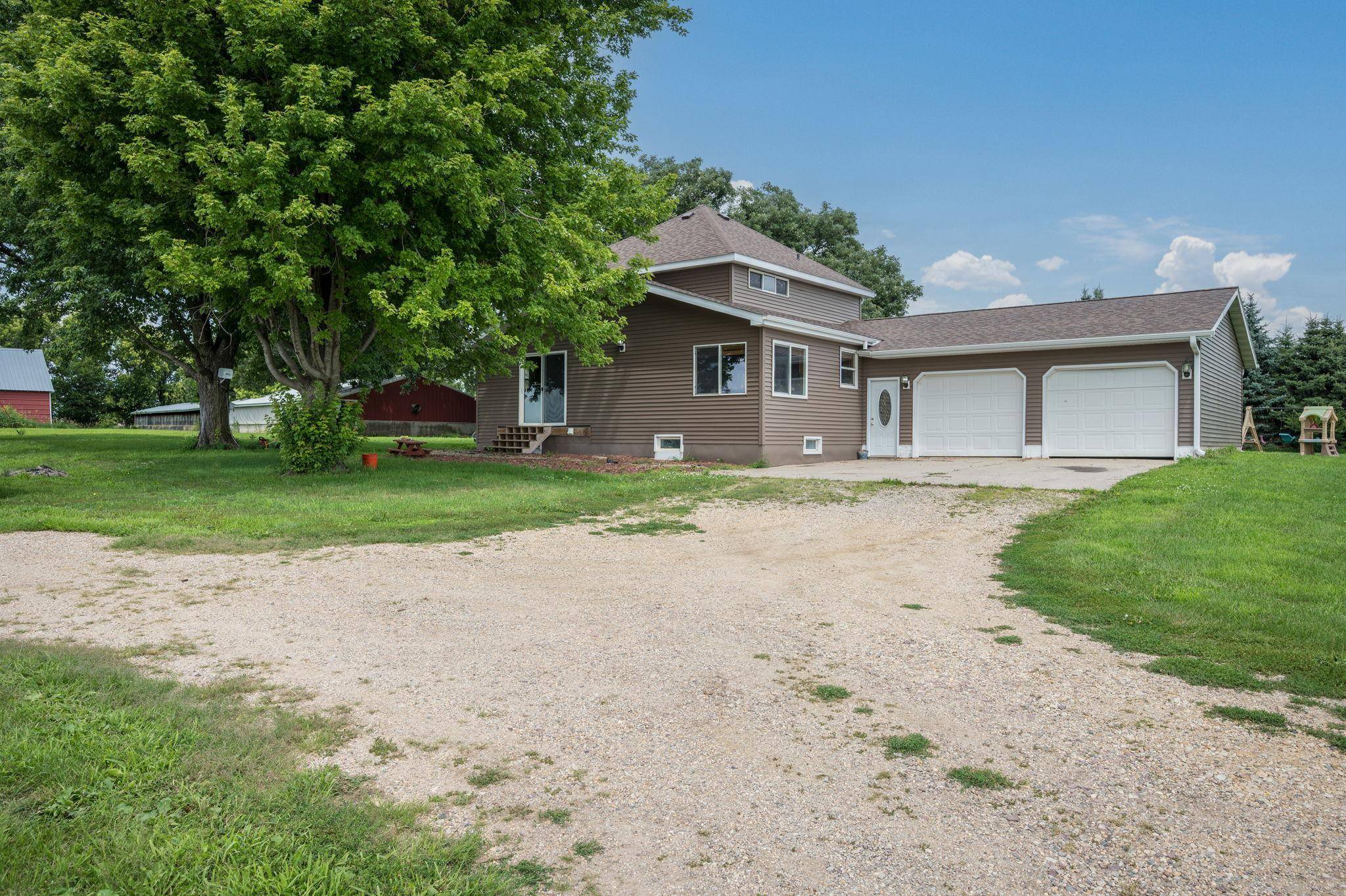 205 232nd AVE, Fairmont, MN 56031