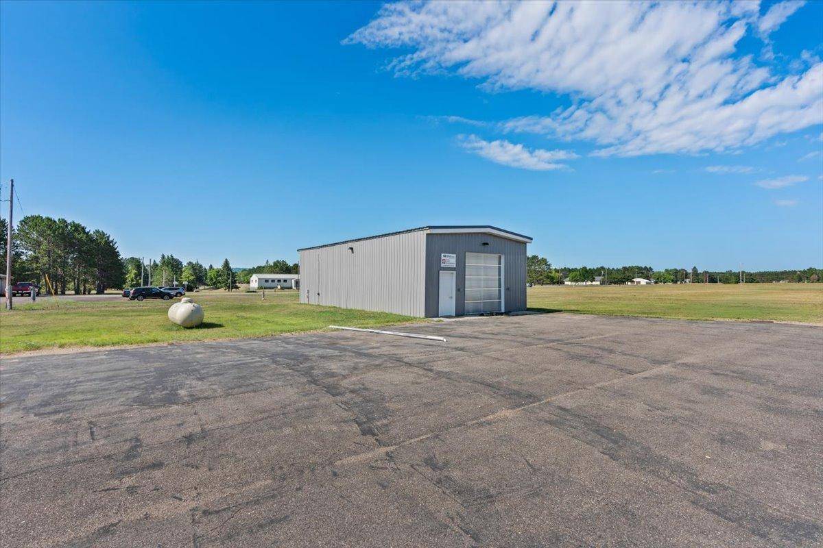 22 Commerce RD, Babbitt, MN 55706