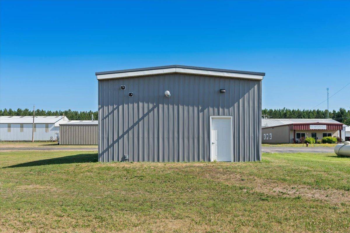 22 Commerce RD, Babbitt, MN 55706