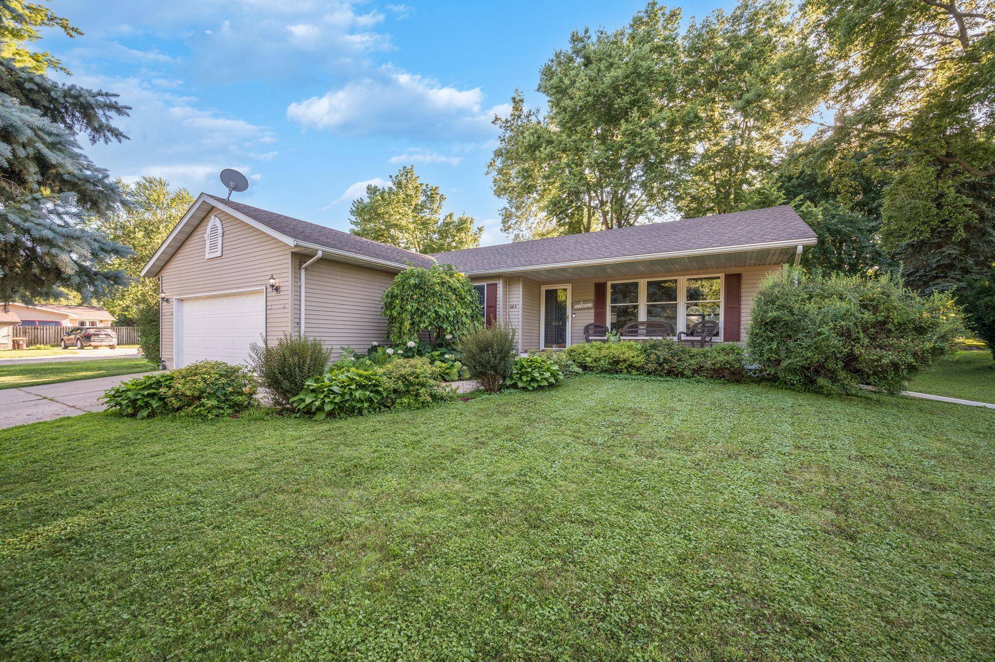 684 Shoreacres DR, Fairmont, MN 56031