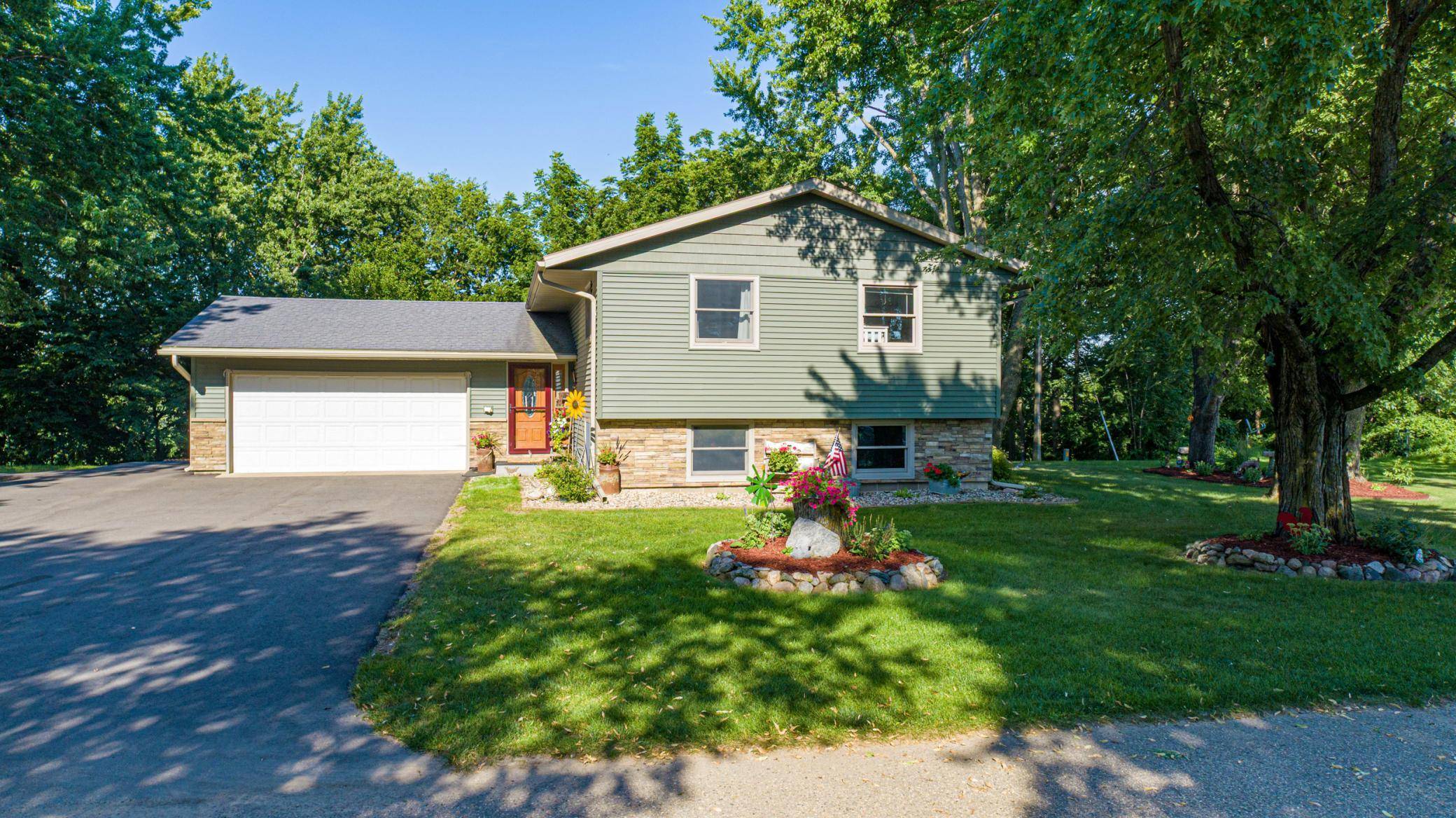 508 Ridge RD, Henderson, MN 56044