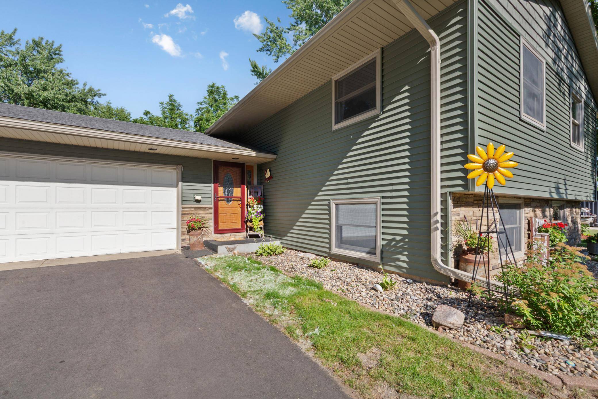 508 Ridge RD, Henderson, MN 56044
