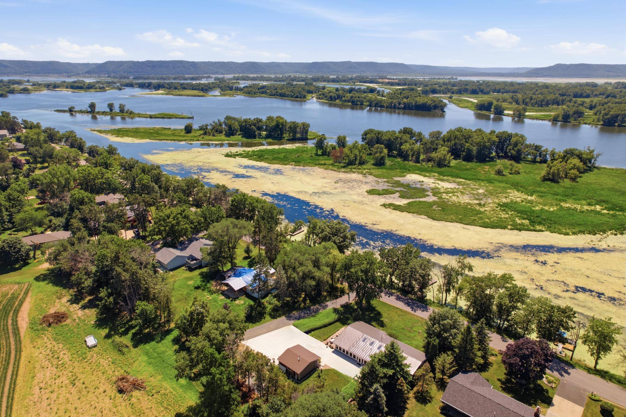 1725 N River RD, Buffalo City, WI 54622