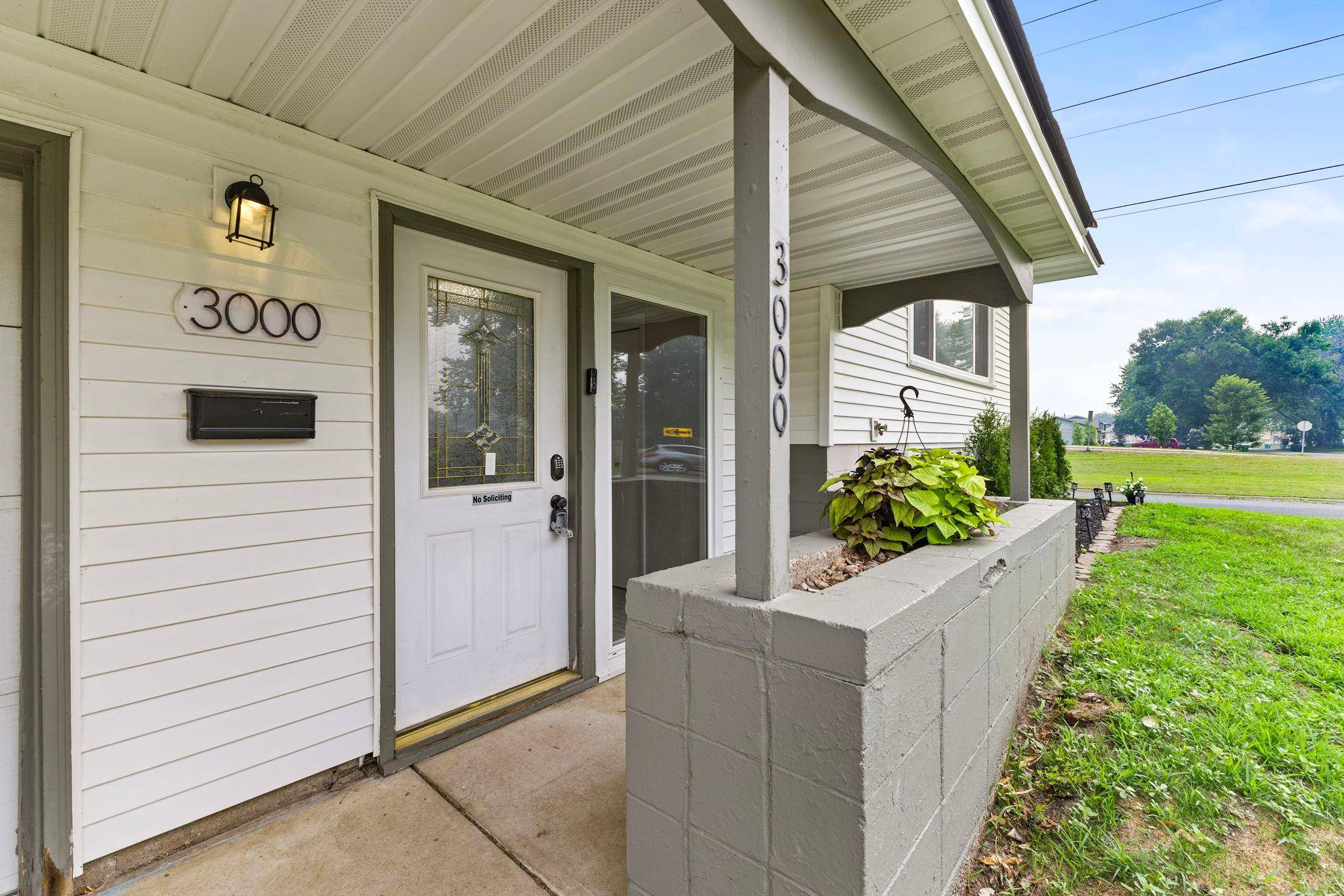 3000 Quarles RD, Brooklyn Center, MN 55429