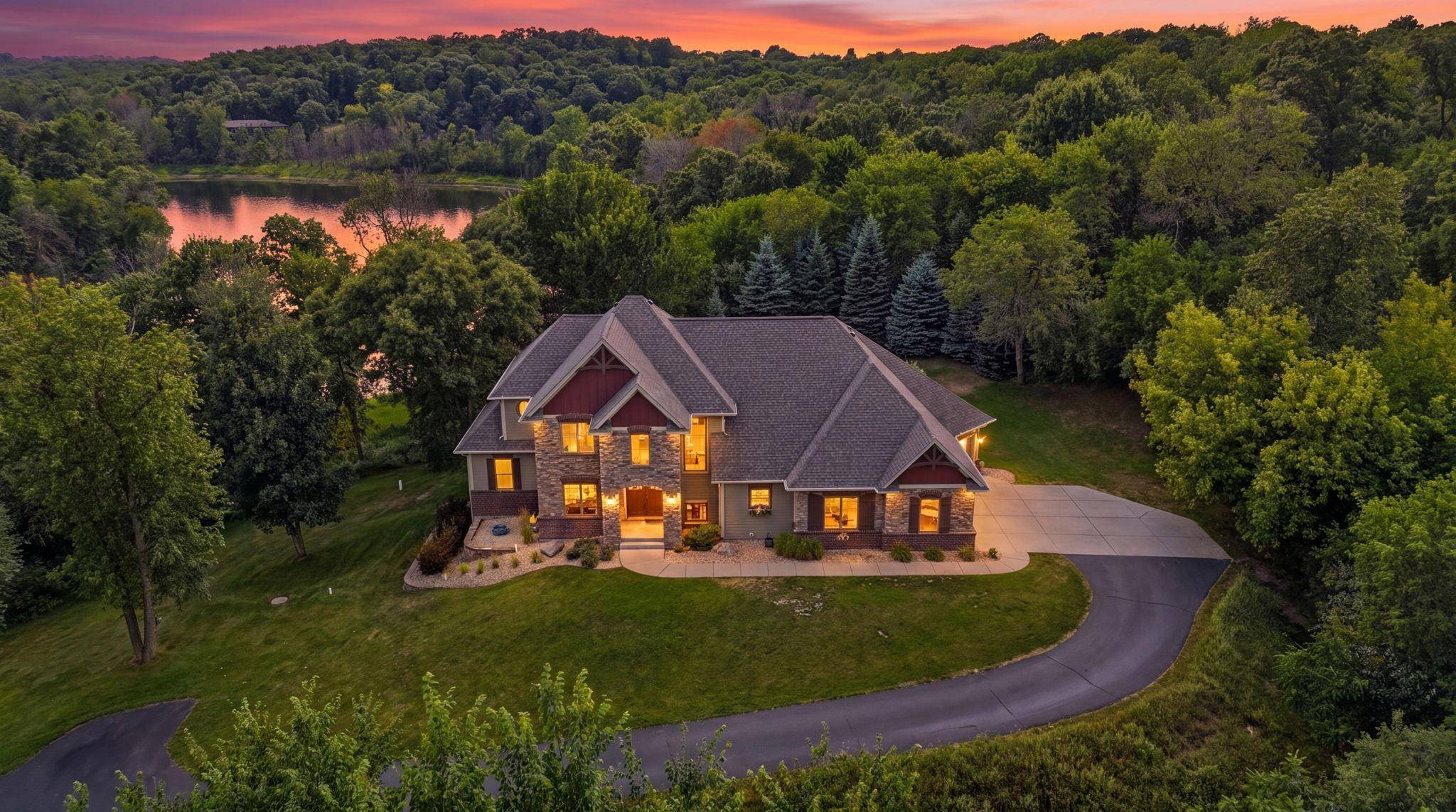 905 Highlander TRL, Hudson, WI 54016