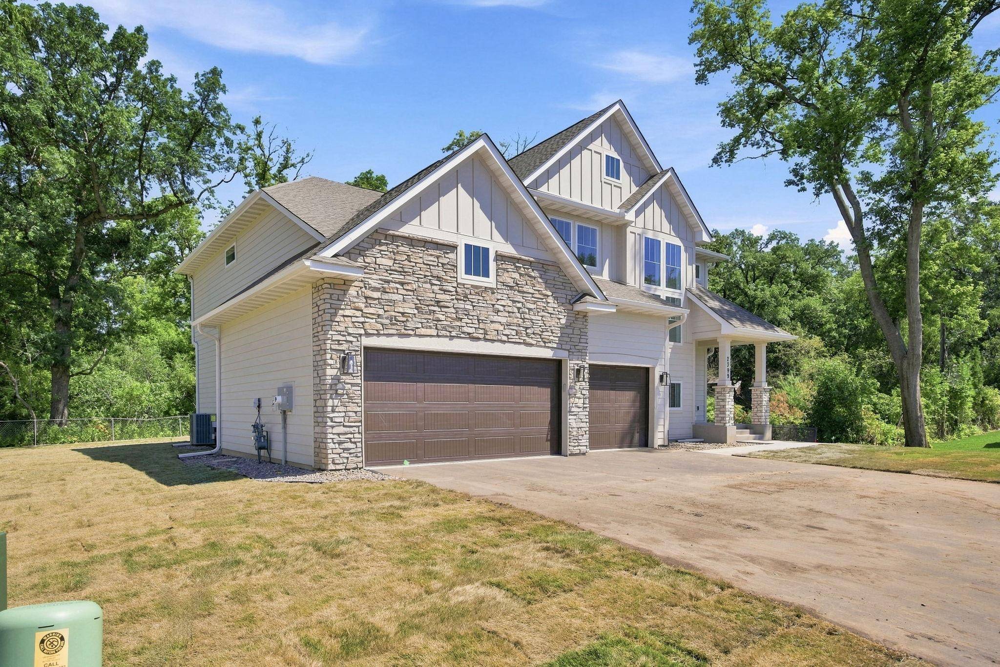 2399 Laurie CT W, Roseville, MN 55113