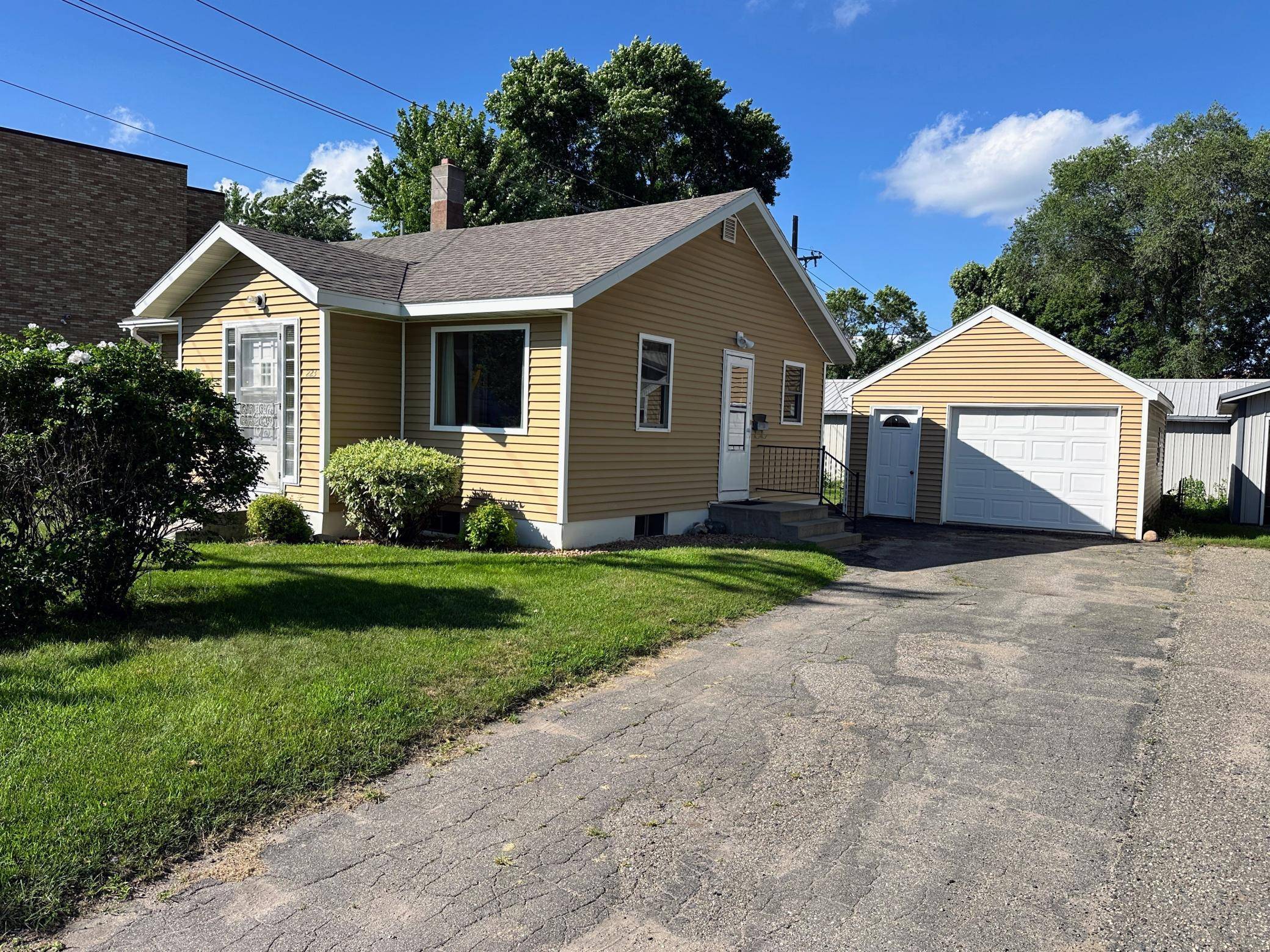 223 3rd ST SE, Perham, MN 56573