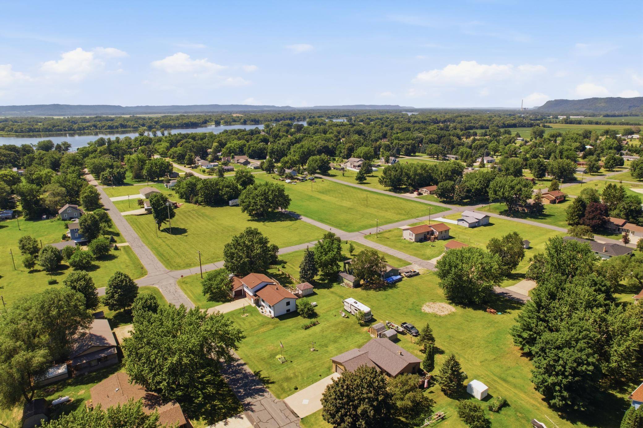 64 W 16th ST, Buffalo City, WI 54622