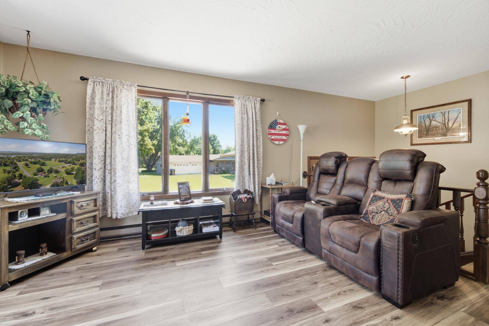 64 W 16th ST, Buffalo City, WI 54622