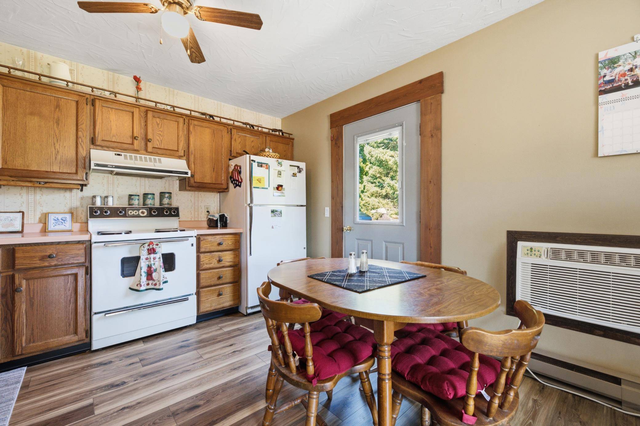 64 W 16th ST, Buffalo City, WI 54622