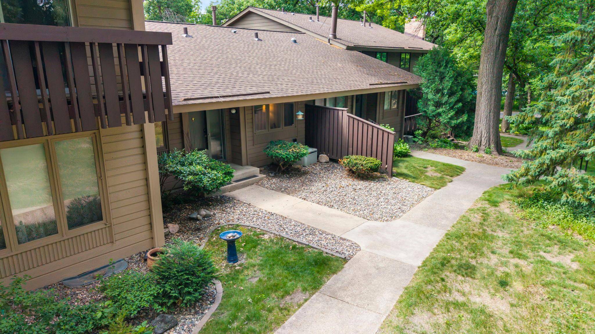 91 Birnamwood DR, Burnsville, MN 55337