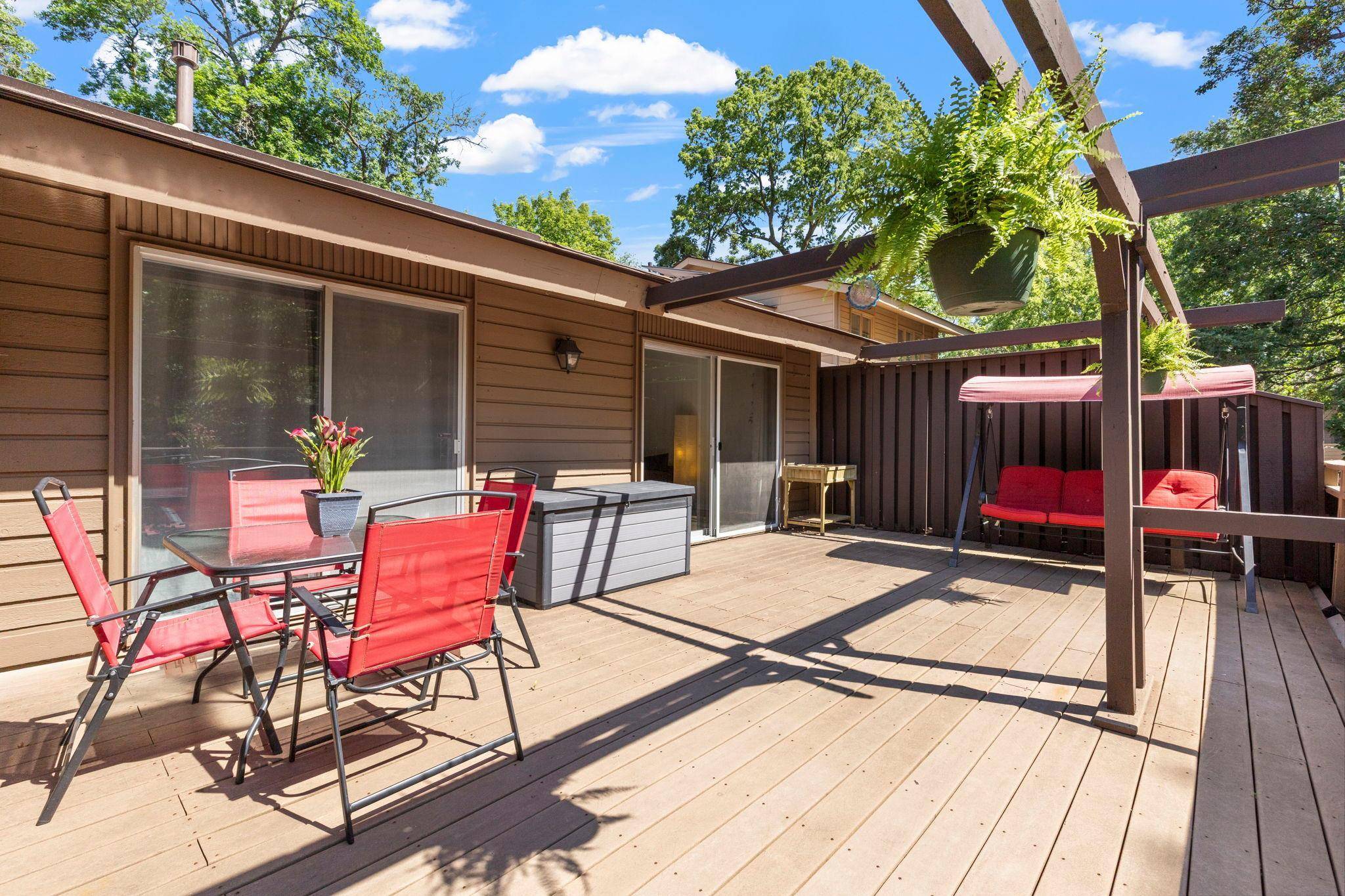 91 Birnamwood DR, Burnsville, MN 55337