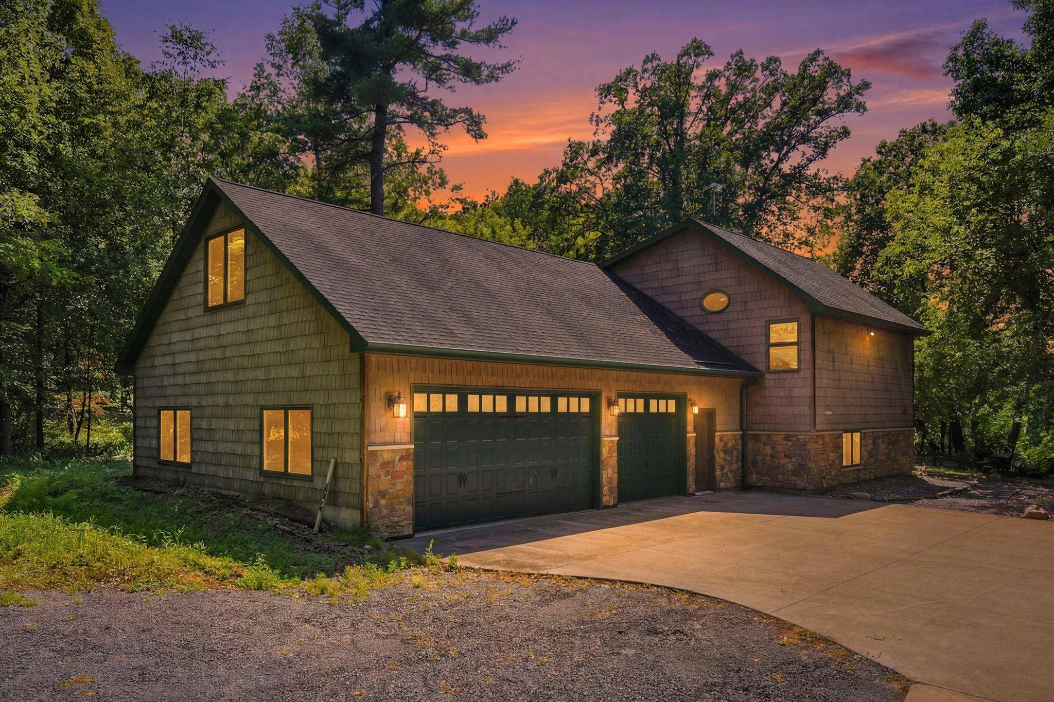 909 N Cascade ST, Osceola, WI 54020