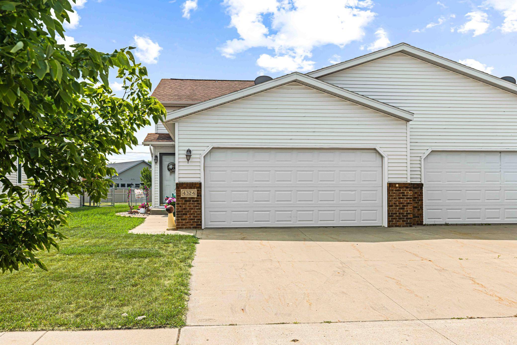 4324 39 1/2 AVE S, Fargo, ND 58104