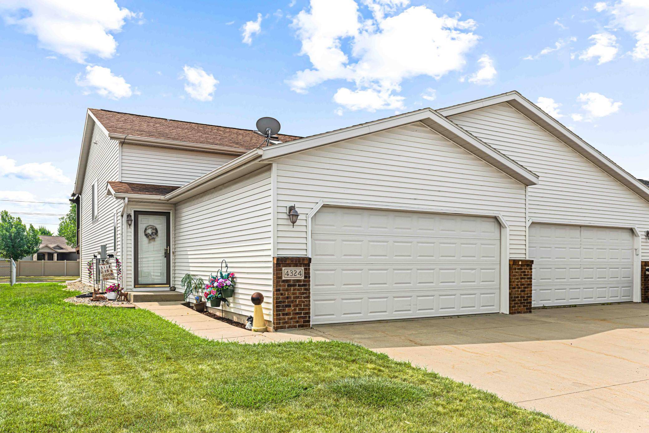 4324 39 1/2 AVE S, Fargo, ND 58104