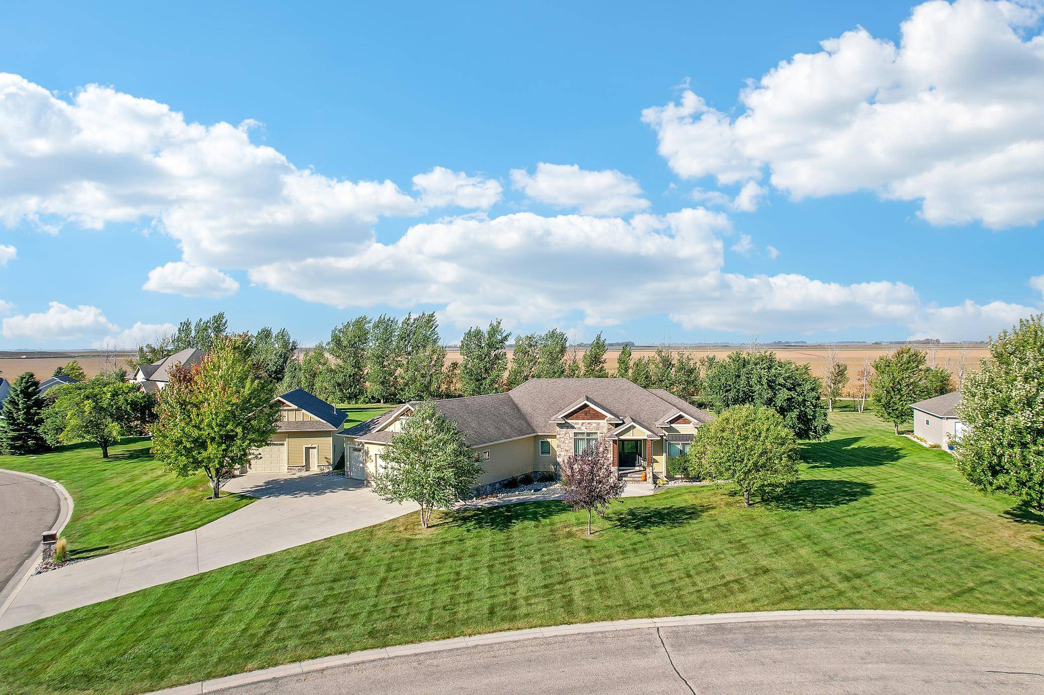 7013 Maple LN, Horace, ND 58047