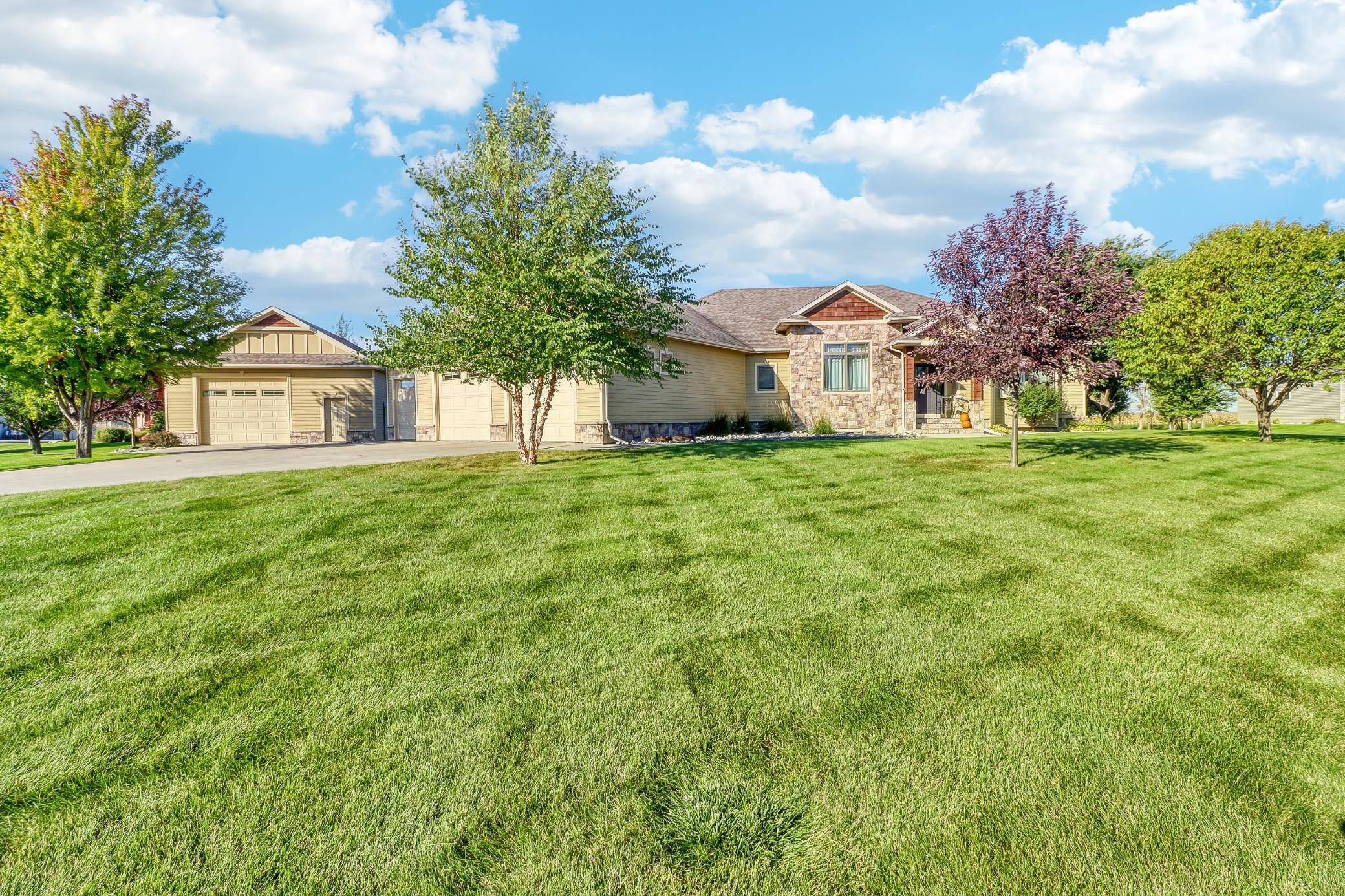 7013 Maple LN, Horace, ND 58047