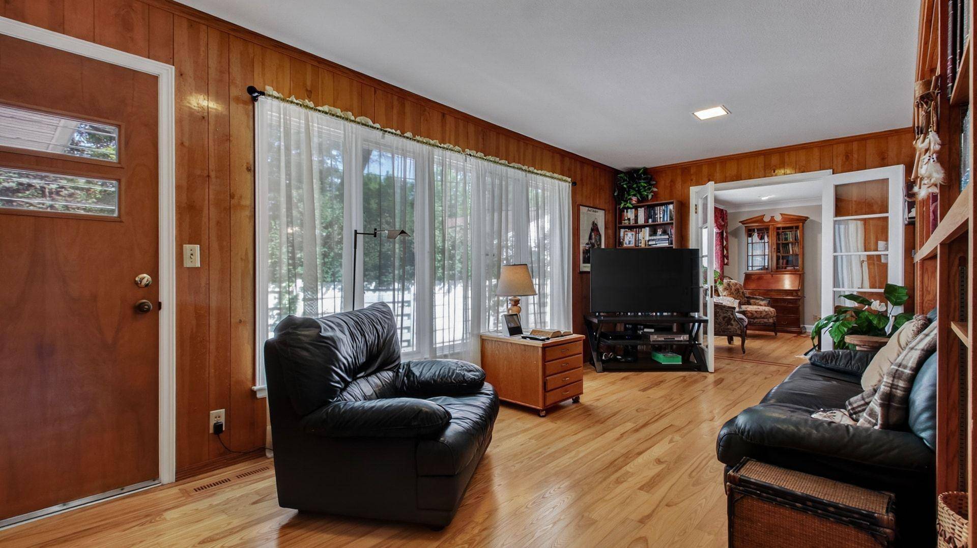 404 W Macarthur AVE, Eau Claire, WI 54701