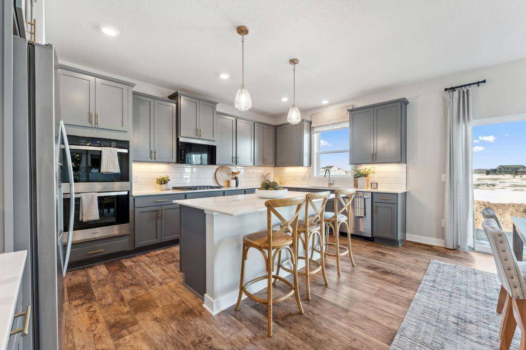 1721 Oak Creek PASS, Chaska, MN 55318
