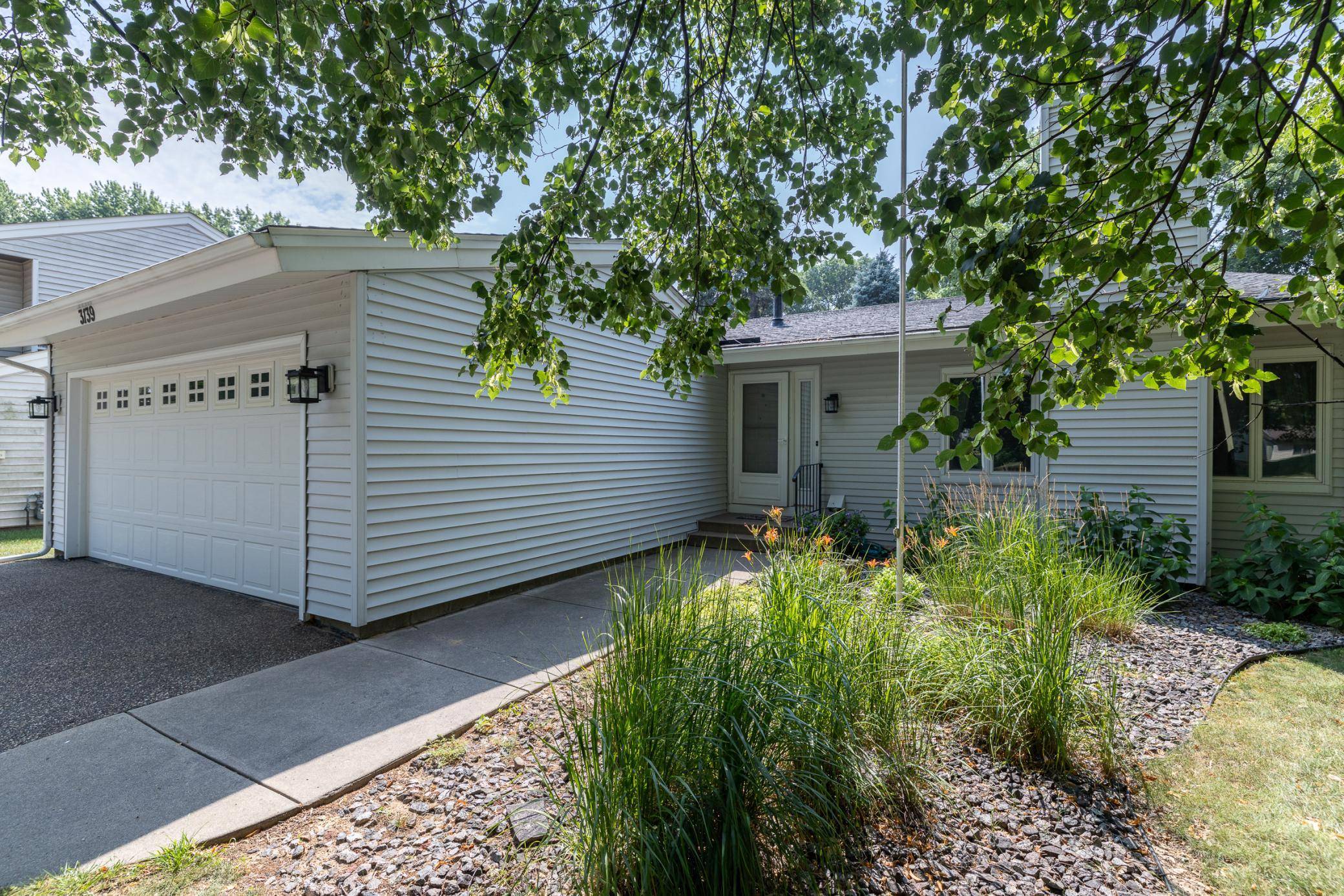 3139 Quarry CT, Eagan, MN 55121
