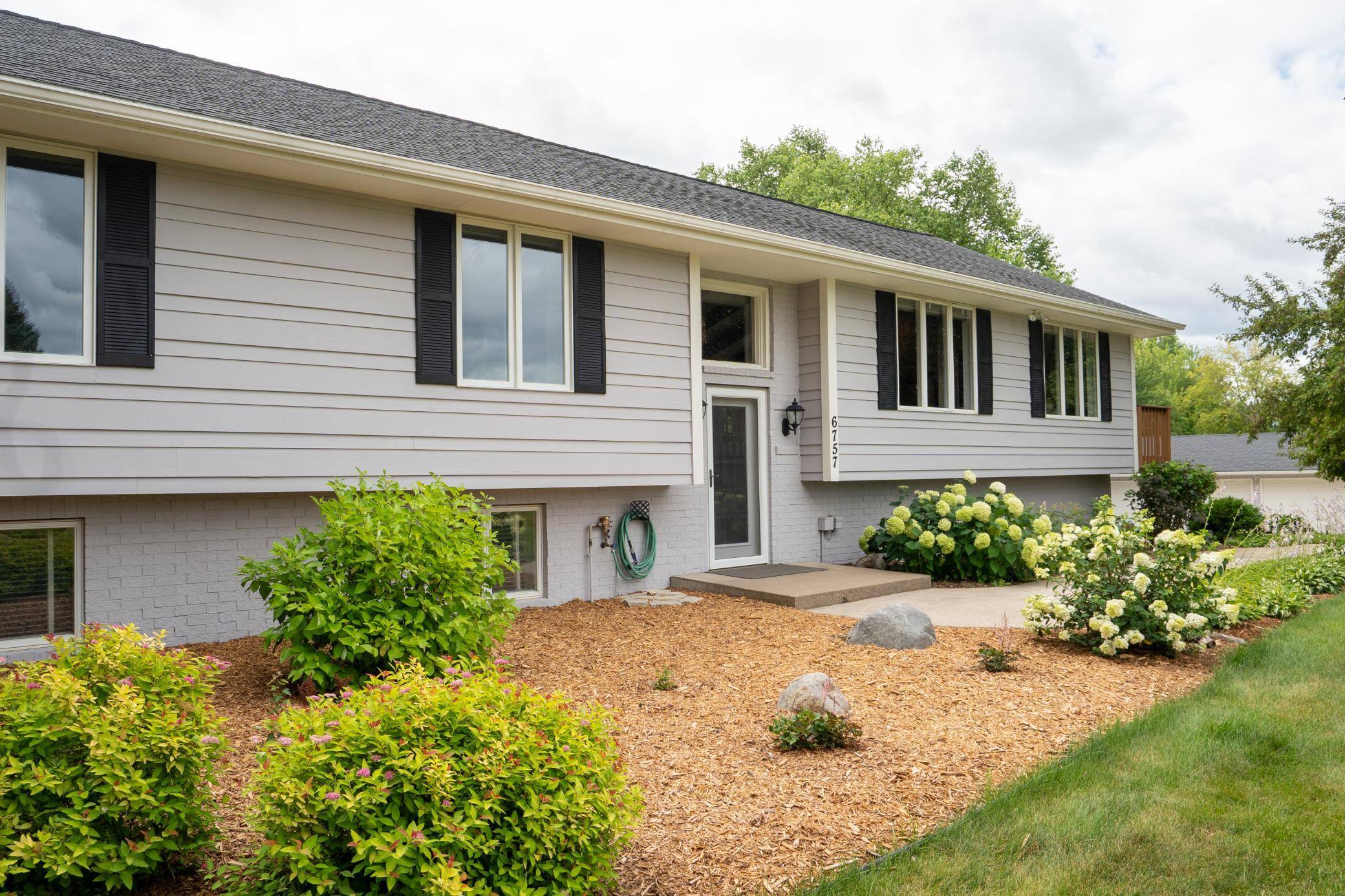 6757 Horseshoe Bend DR, Corcoran, MN 55340